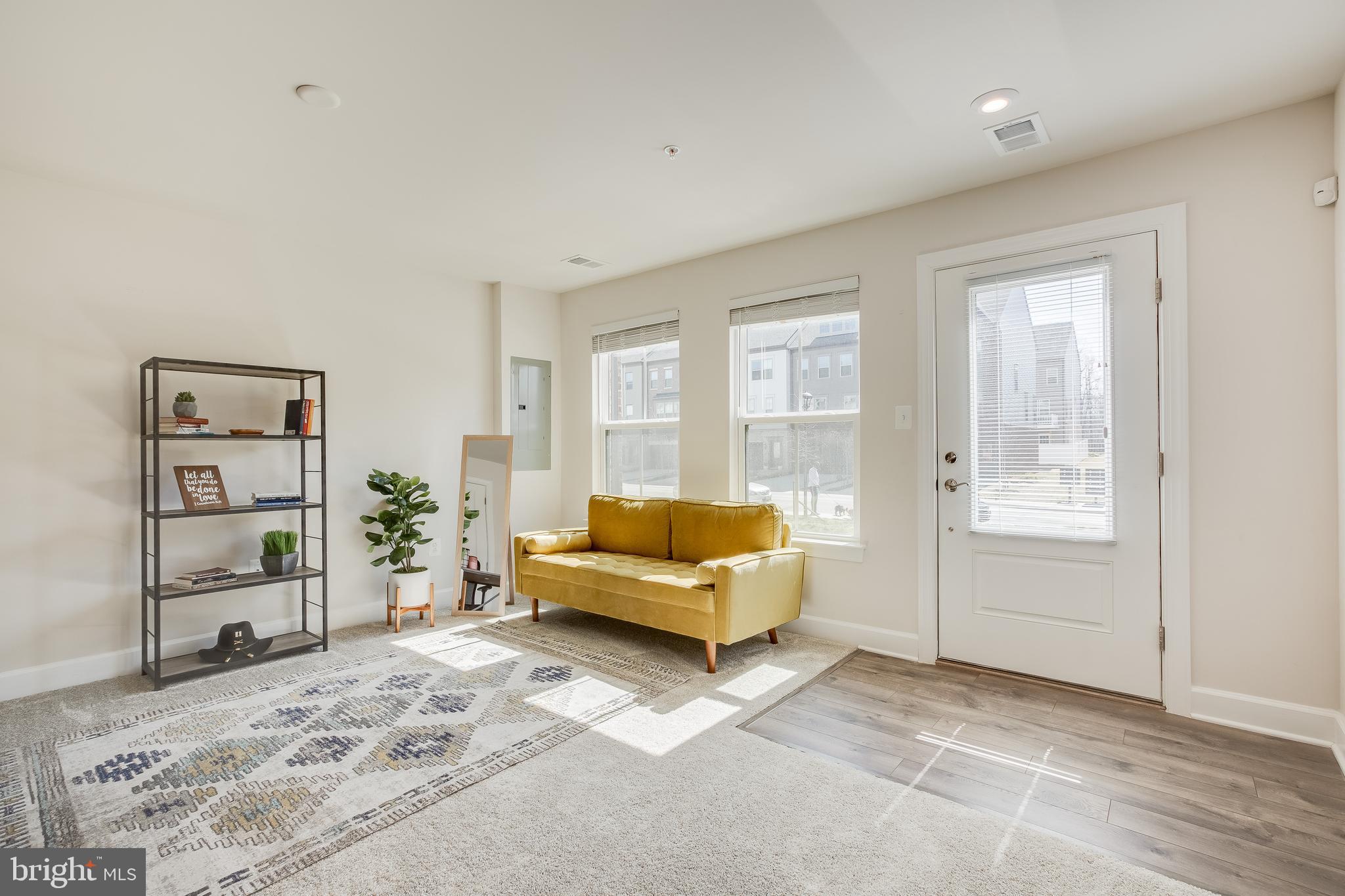 CAPITAL COURT - Residential