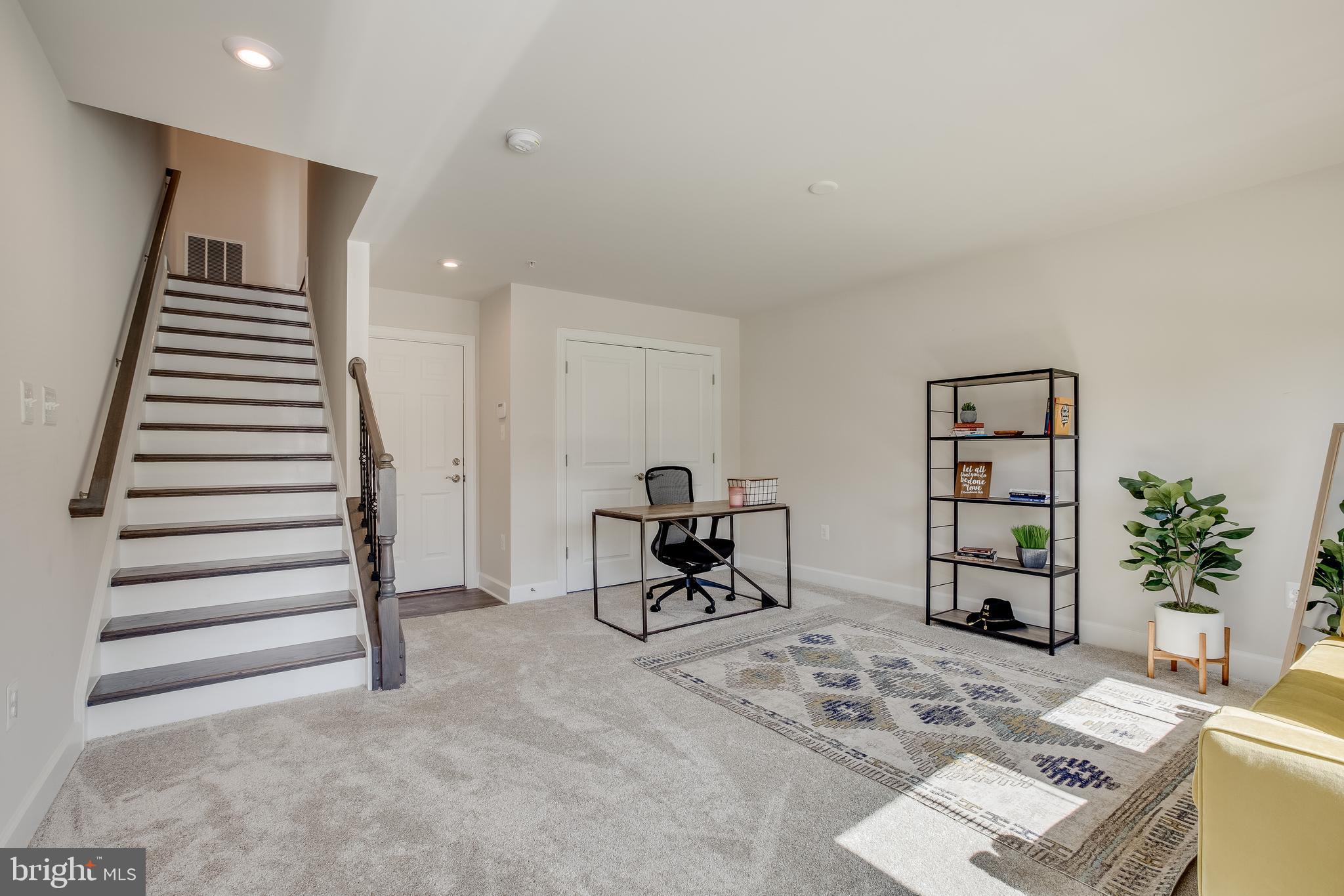 CAPITAL COURT - Residential