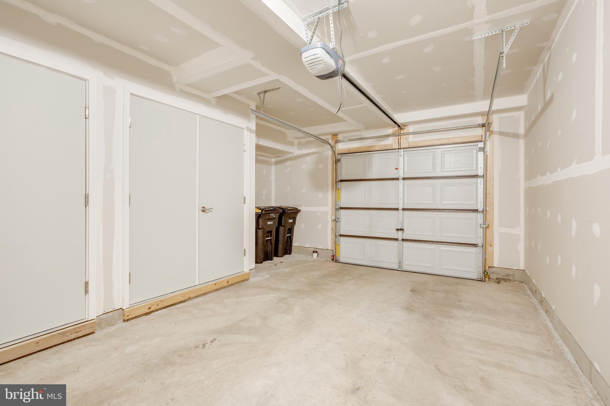 CAPITAL COURT - Residential