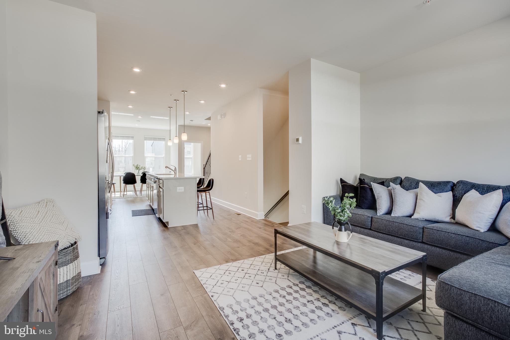 CAPITAL COURT - Residential