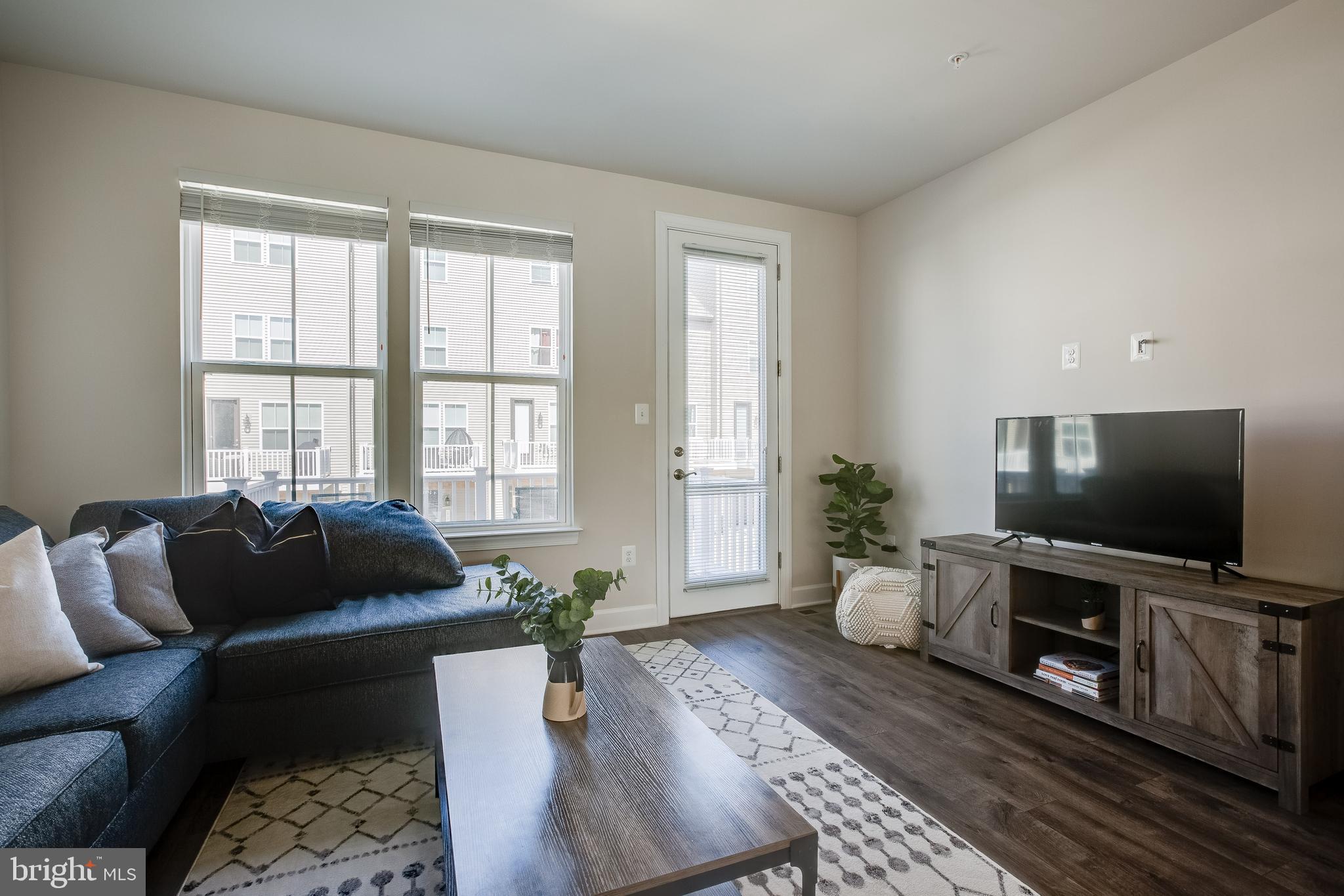 CAPITAL COURT - Residential