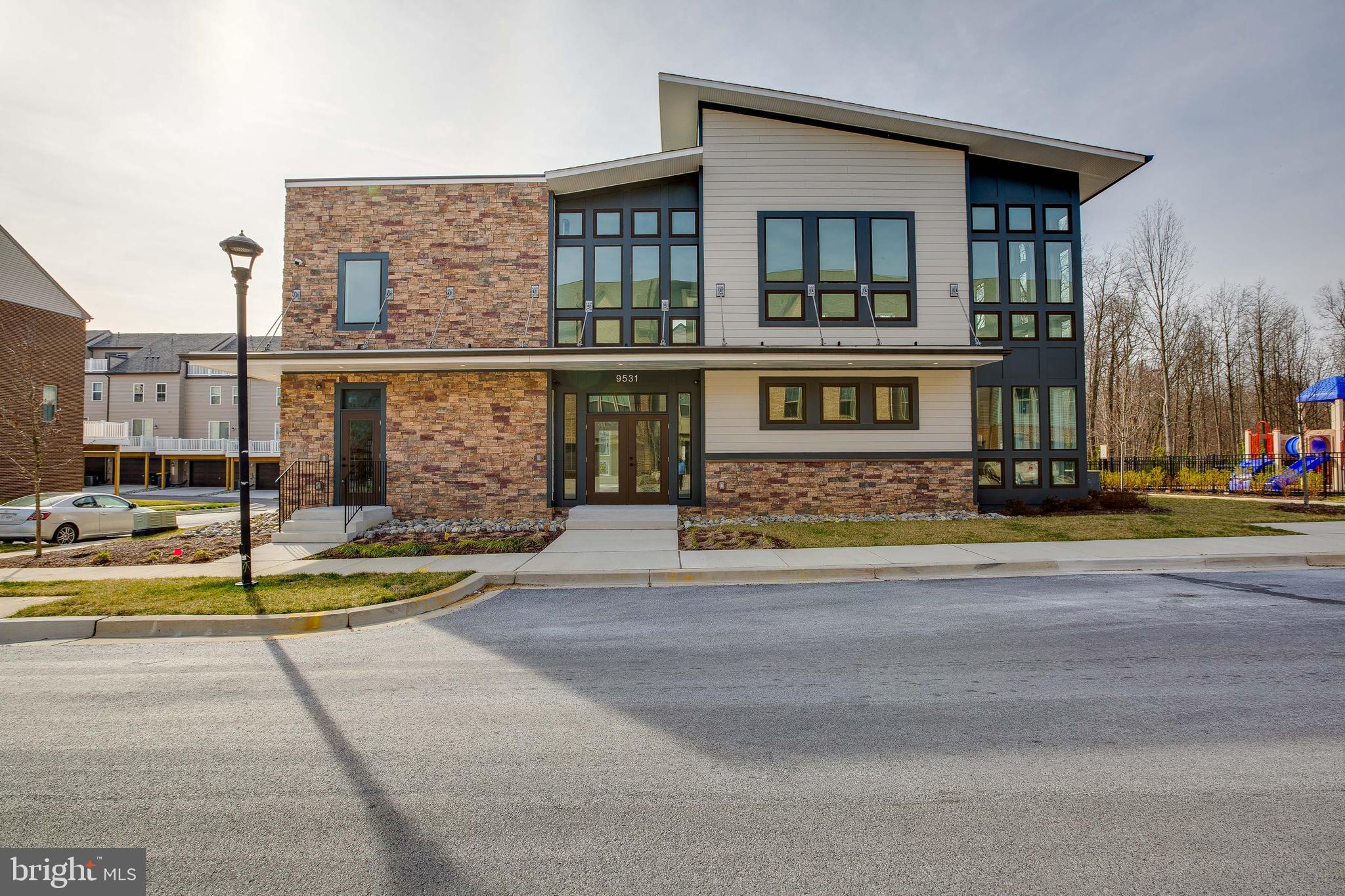 CAPITAL COURT - Residential