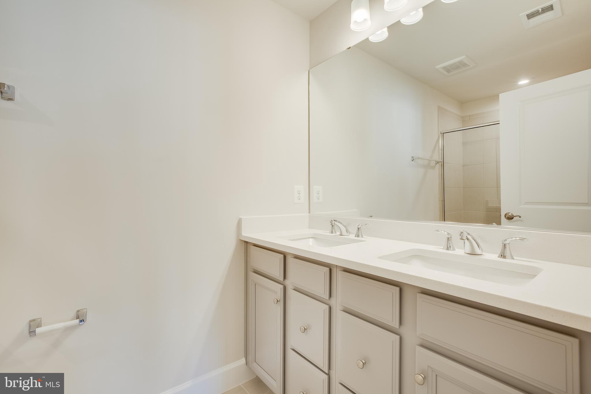 CAPITAL COURT - Residential