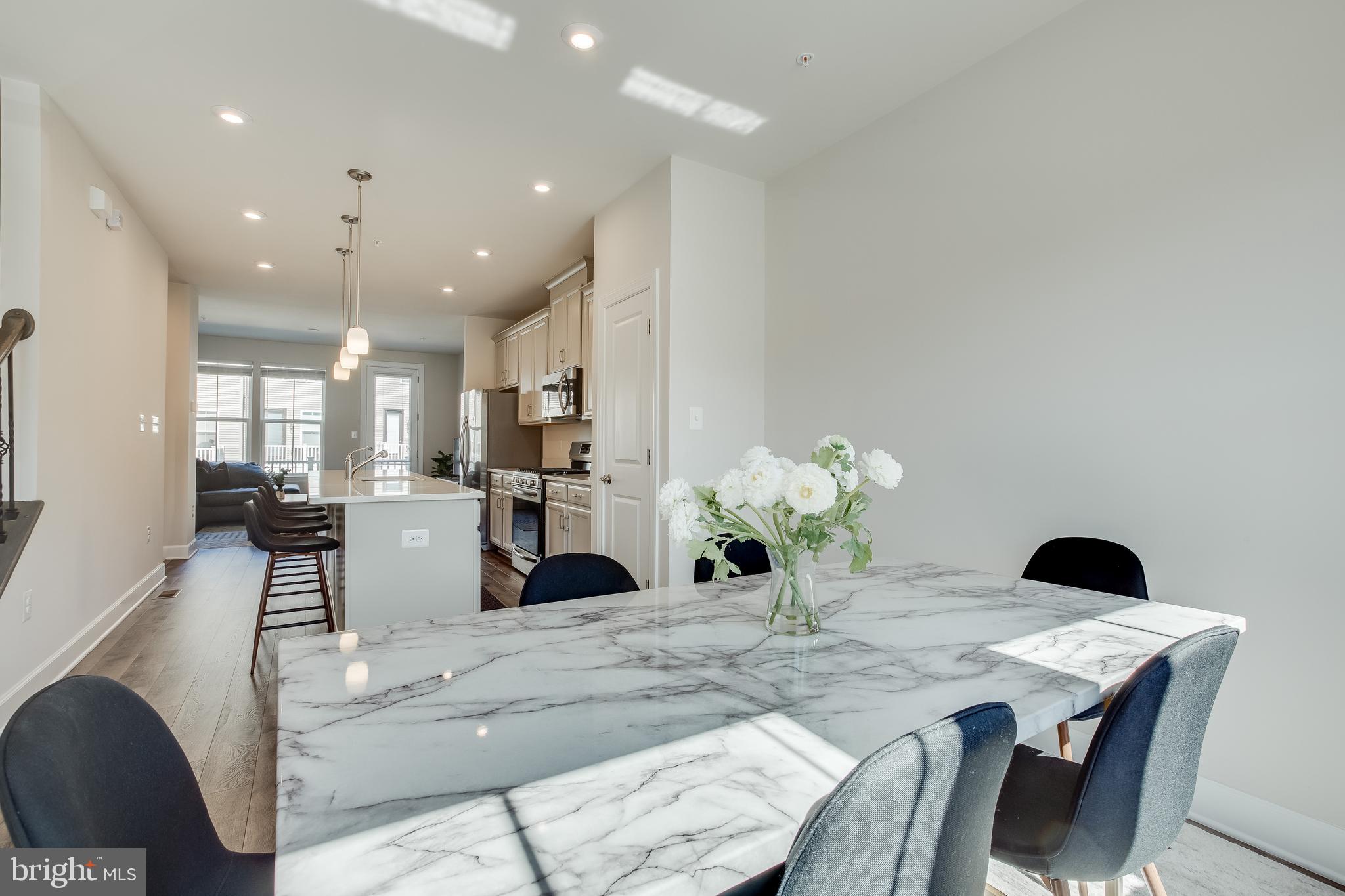 CAPITAL COURT - Residential