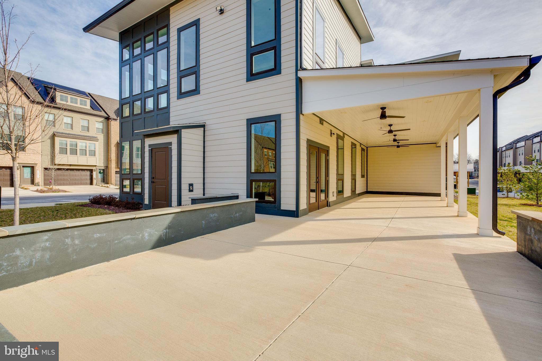 CAPITAL COURT - Residential