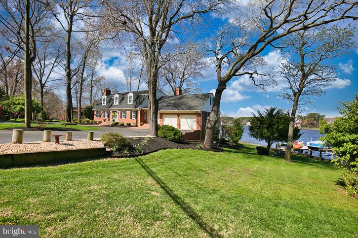 1124 RIVERSIDE DRIVE