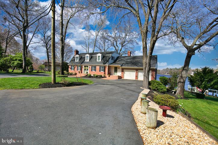 1124 RIVERSIDE DRIVE
