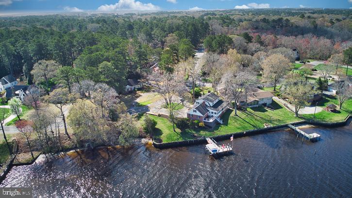 1124 RIVERSIDE DRIVE