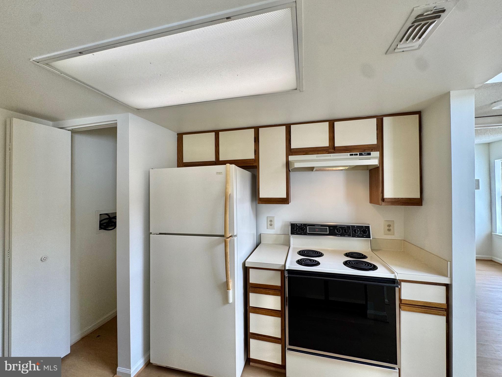 VISTAS AT LAUREL LAKES - Residential