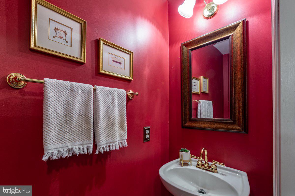 VIRGINIA OAKS - Residential