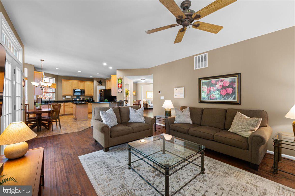 VIRGINIA OAKS - Residential