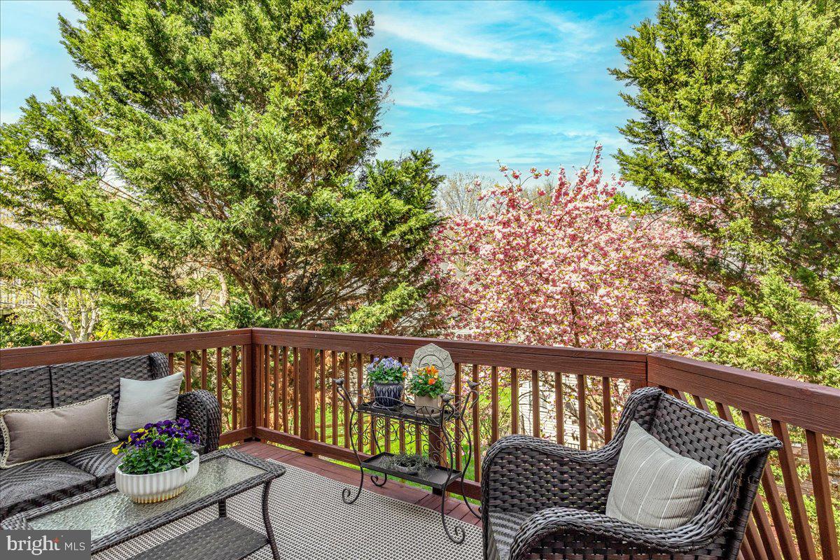 VIRGINIA OAKS - Residential