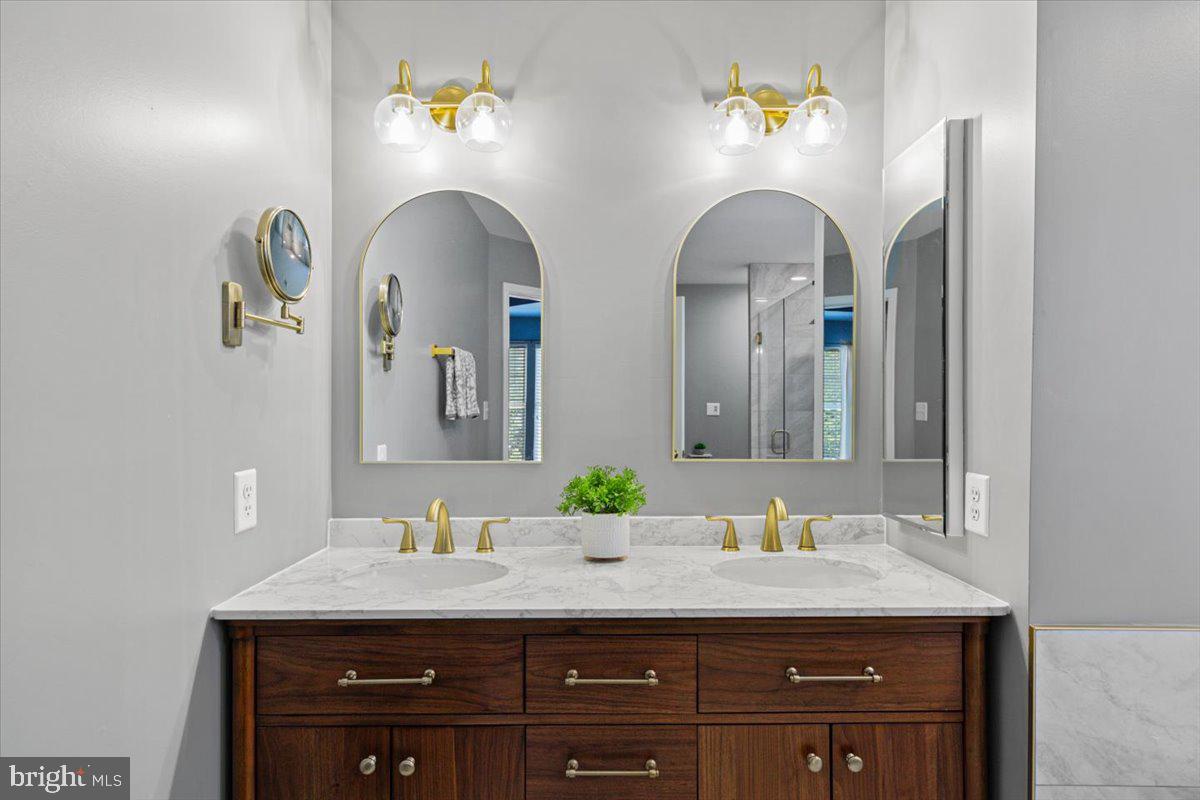 VIRGINIA OAKS - Residential