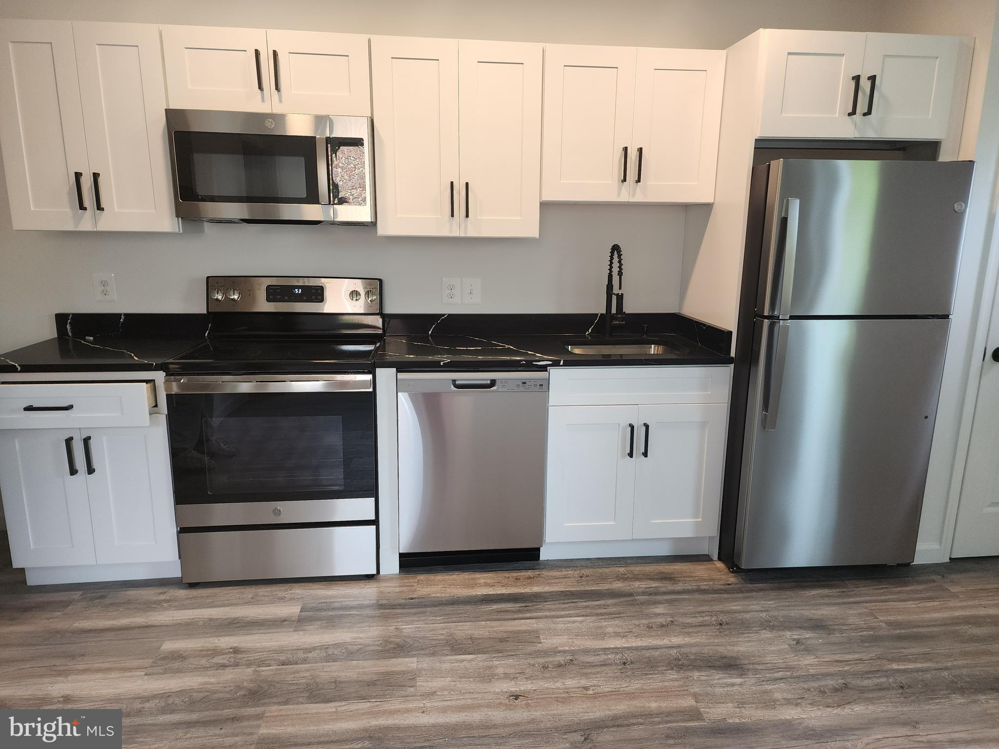 407 MELLON STREET SE 2