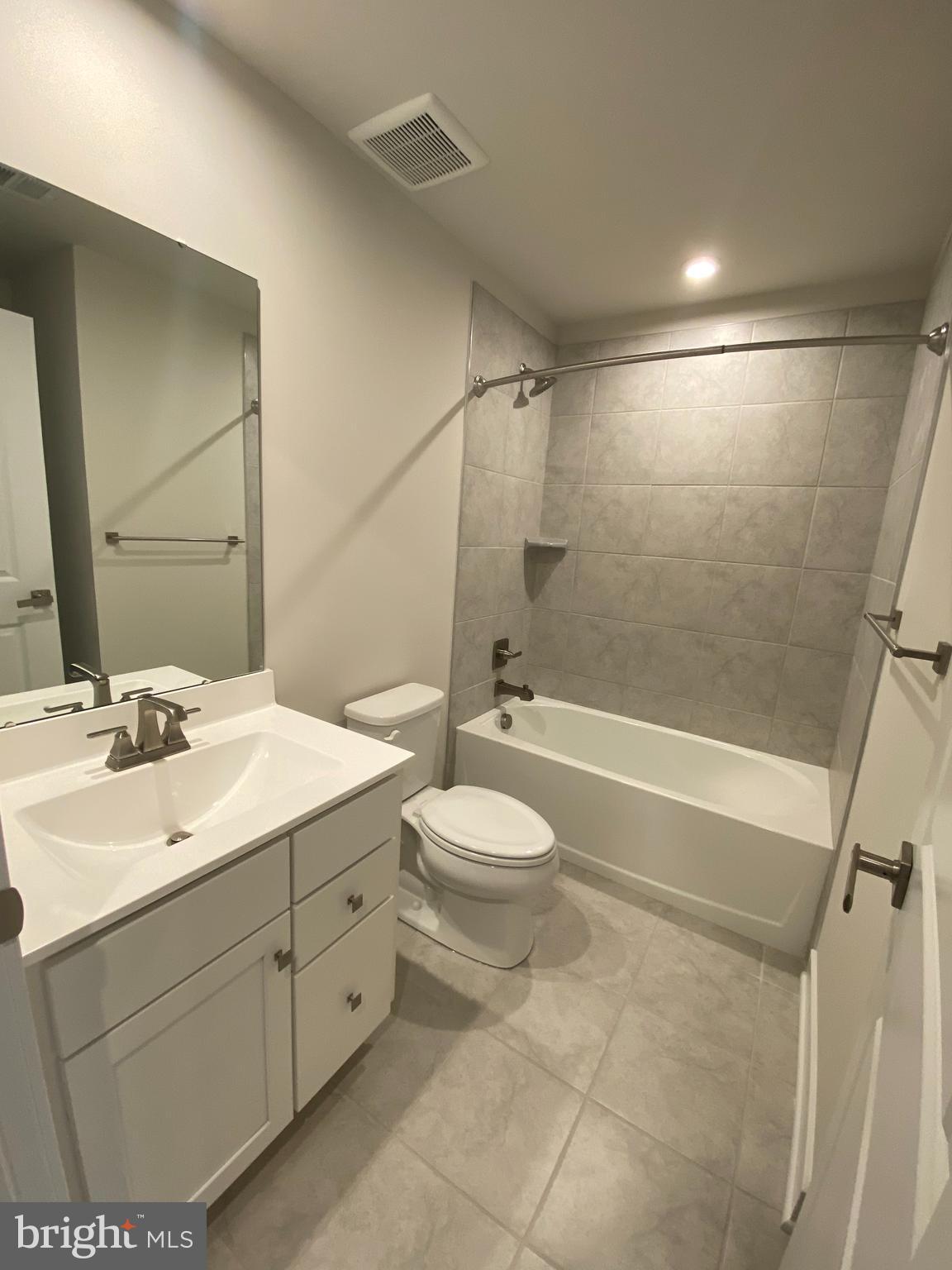 VILLAGE OF TOWNE SQUARE - Residential Lease