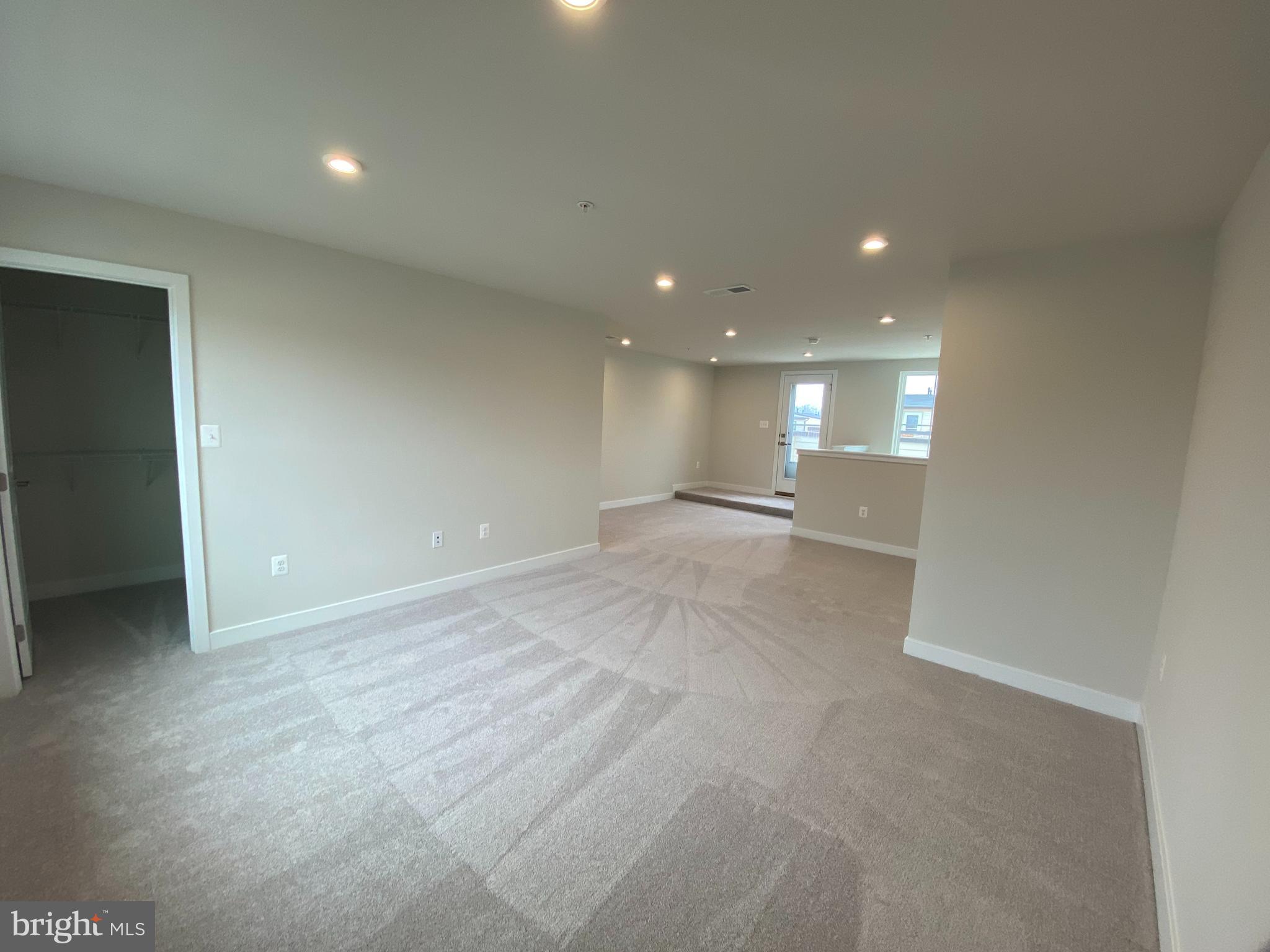 VILLAGE OF TOWNE SQUARE - Residential Lease