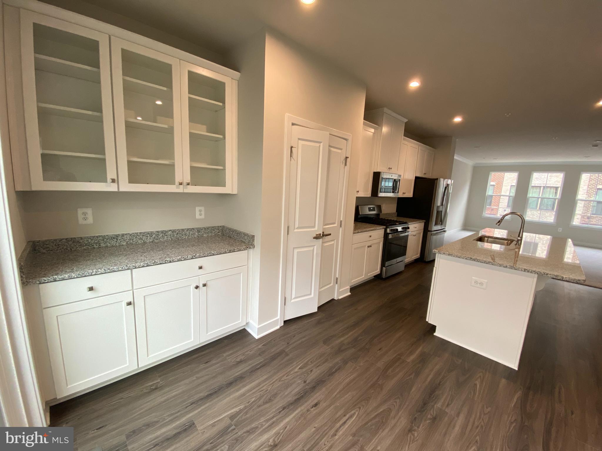 VILLAGE OF TOWNE SQUARE - Residential Lease