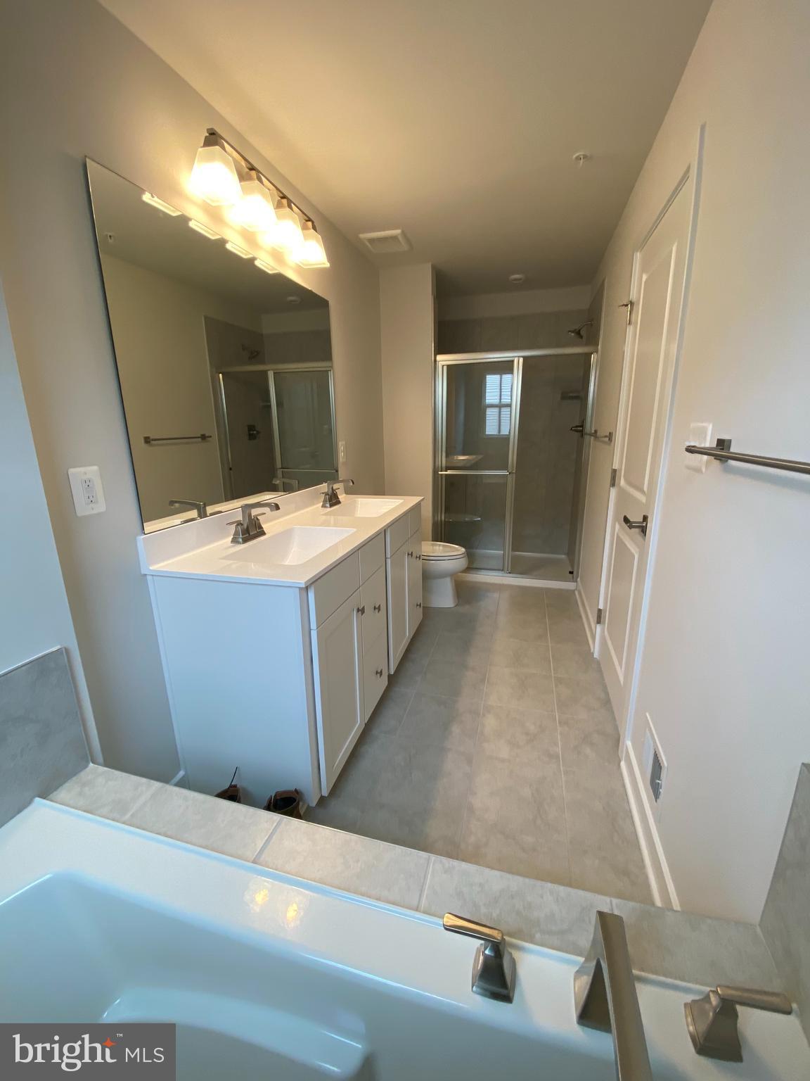 VILLAGE OF TOWNE SQUARE - Residential Lease