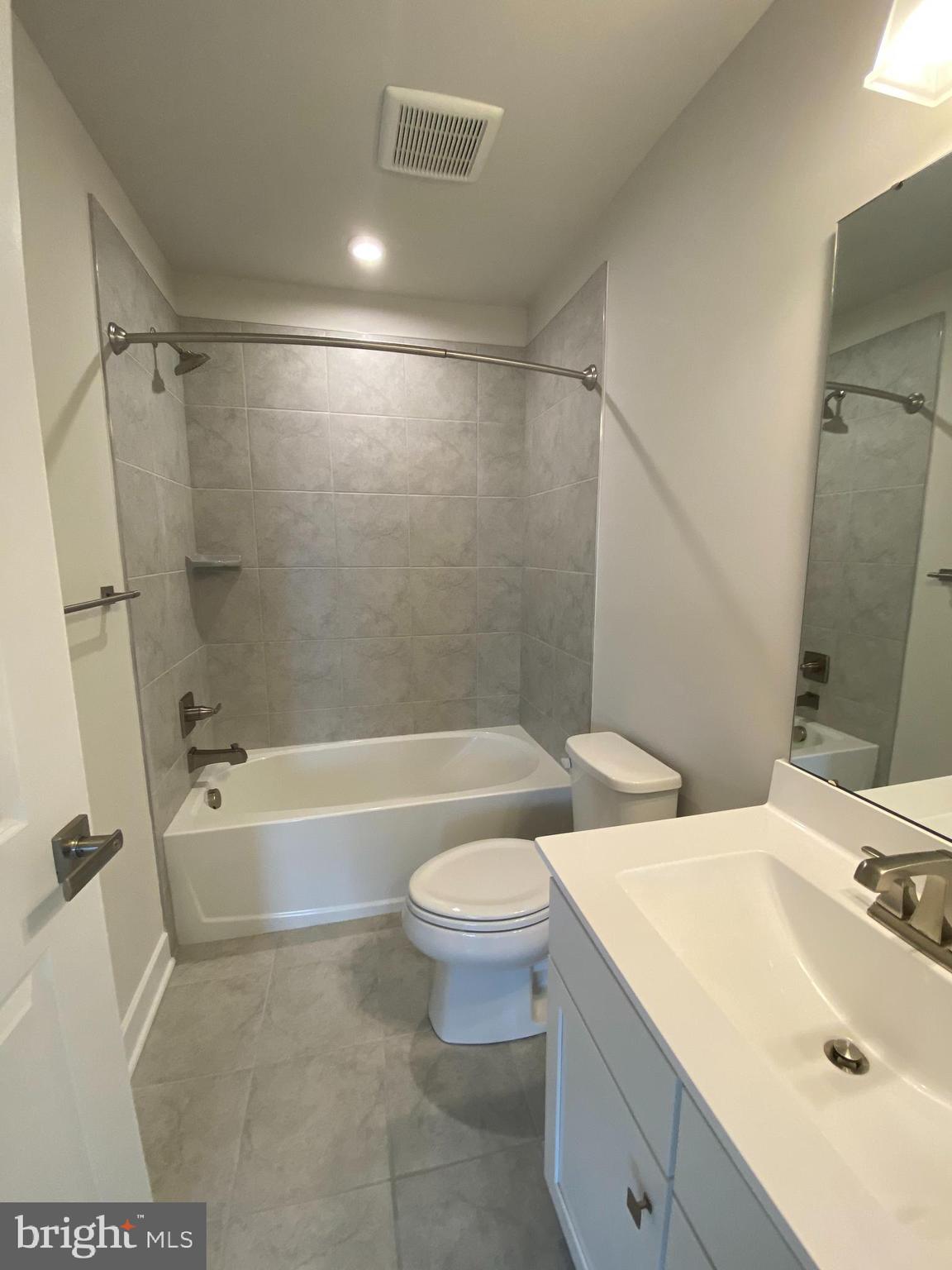 VILLAGE OF TOWNE SQUARE - Residential Lease