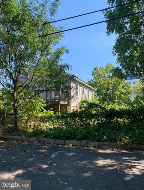 4911 HAYES STREET NE WASHINGTON DC 20019