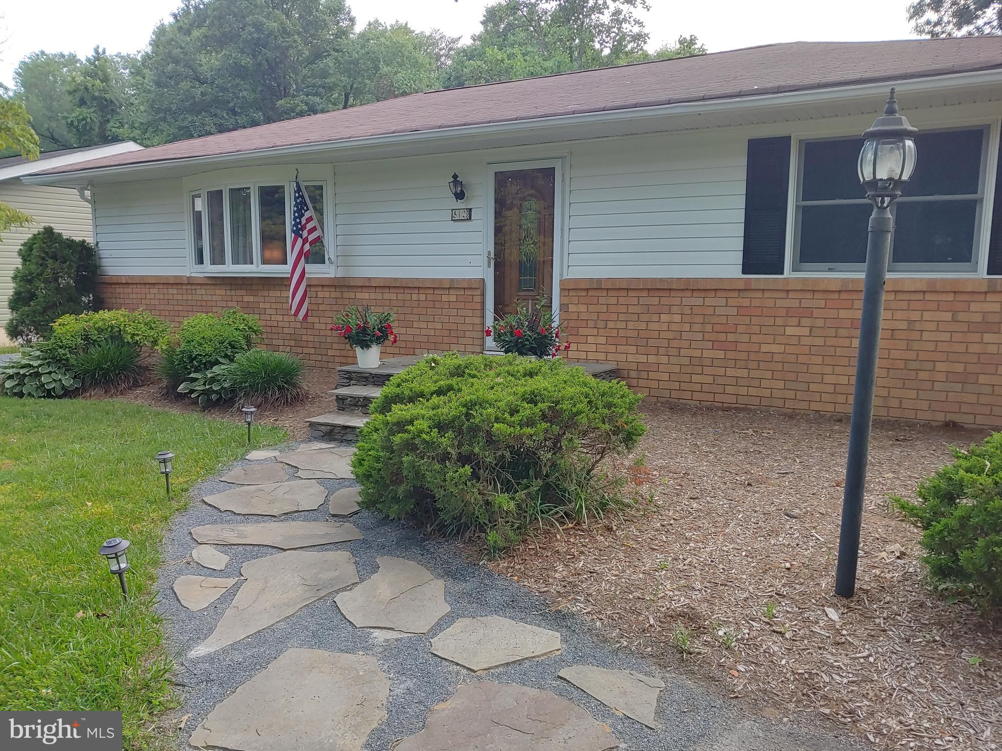 Cozy Rancher with 3 Bedrooms, 2 Full Baths in the sought after, Water Privilaged Community of Ardern on the Severn! Spacious Living Room, Eat-In Kitchen with SS Appliances, Hardwood Floors. Ceiling Fans in Bedrooms. Fully Finished Basement/Rec Room with Full Bath, Wood Stove and laundry room with Washer & Dryer. Shared Driveway opens to huge back yard with brand New Deck and large Barn/Shed for storage or workshop. Lawn has Sprinkler System. Amenities Abound with 4 Beaches and 3 Boat Ramps, Ball Fields, Tot Lots, Hiking & Biking Trails. NO HIGH HOA FEES! Beach Fee is Only $32 per year, low ramp fees available.
*Do not Block Shared Driveway to Back Yard. Park in Back if more Parking is needed.*