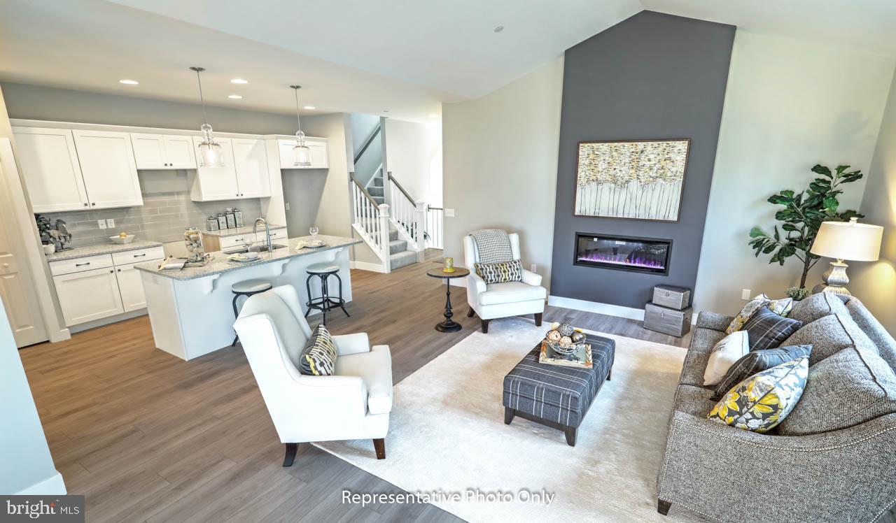 MADISON COURT - Residential