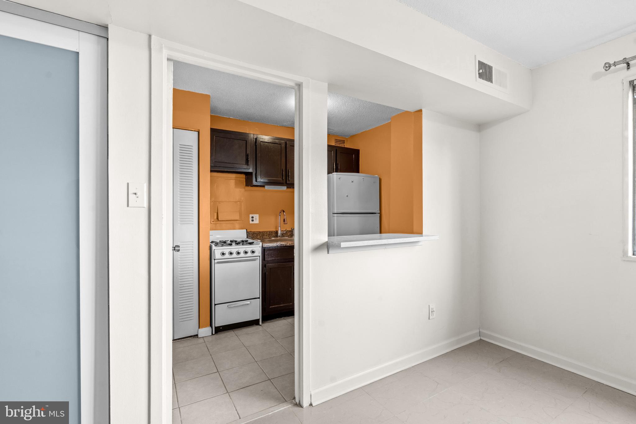 PRESIDENTIAL TOWERS - Residential