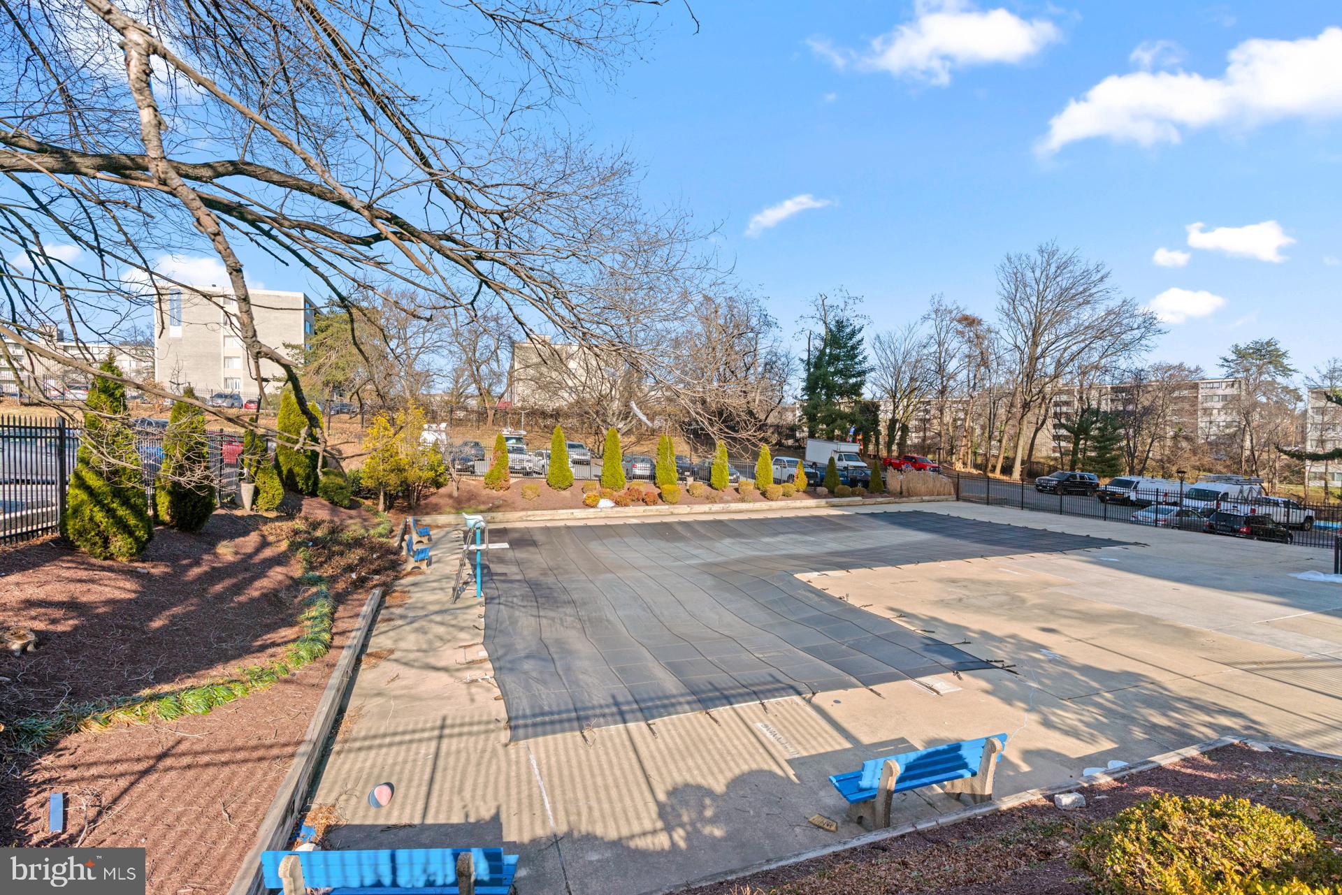 PRESIDENTIAL TOWERS - Residential