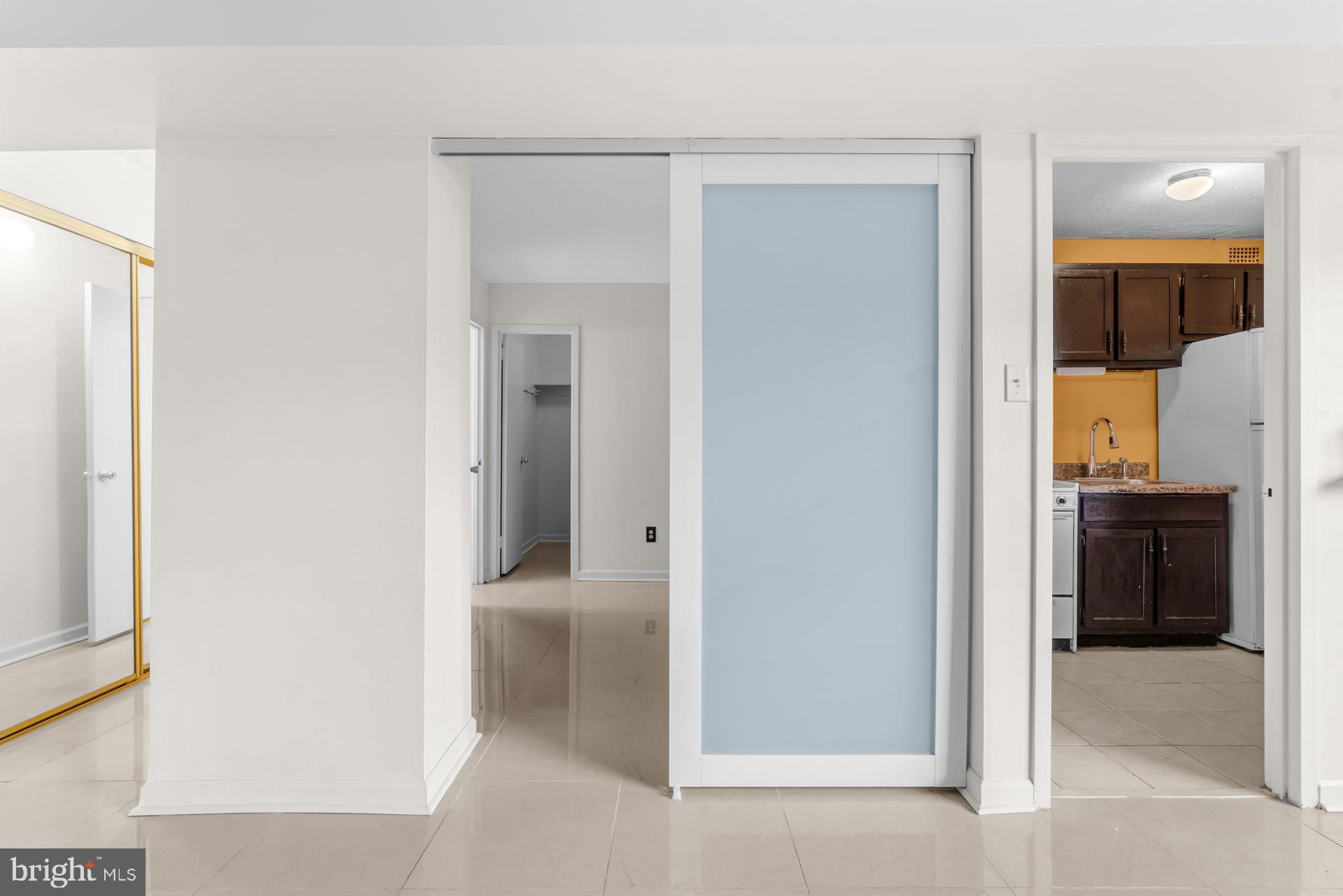 PRESIDENTIAL TOWERS - Residential