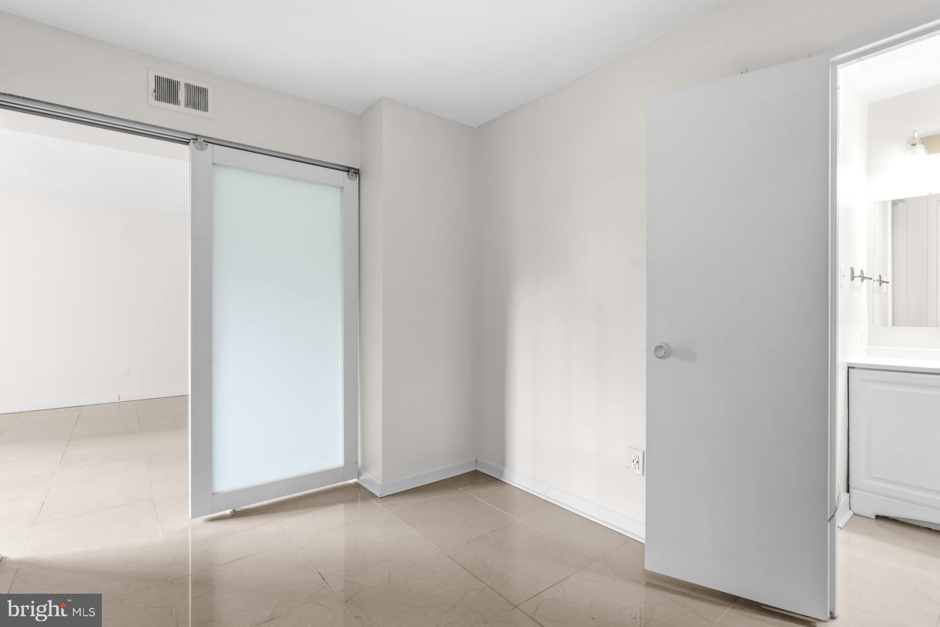 PRESIDENTIAL TOWERS - Residential