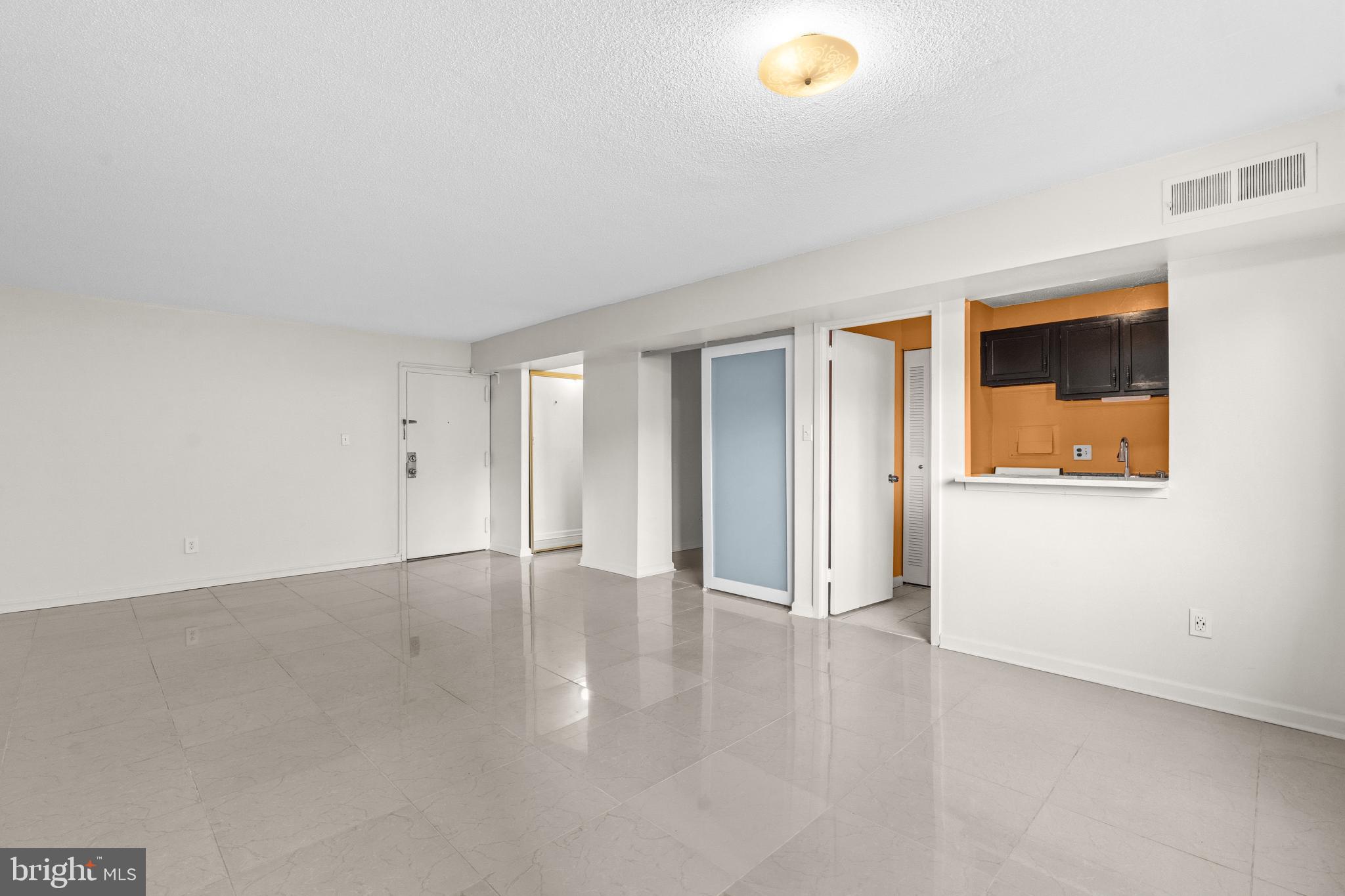 PRESIDENTIAL TOWERS - Residential