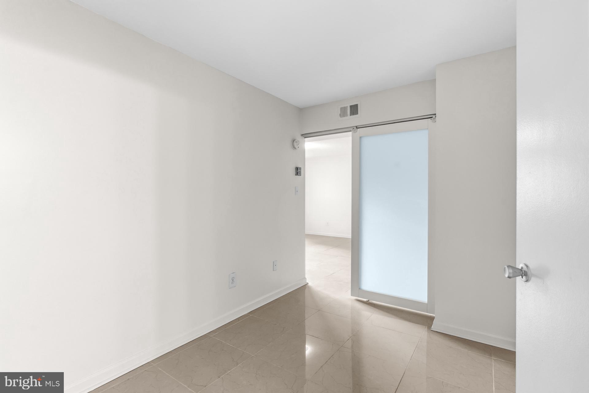 PRESIDENTIAL TOWERS - Residential