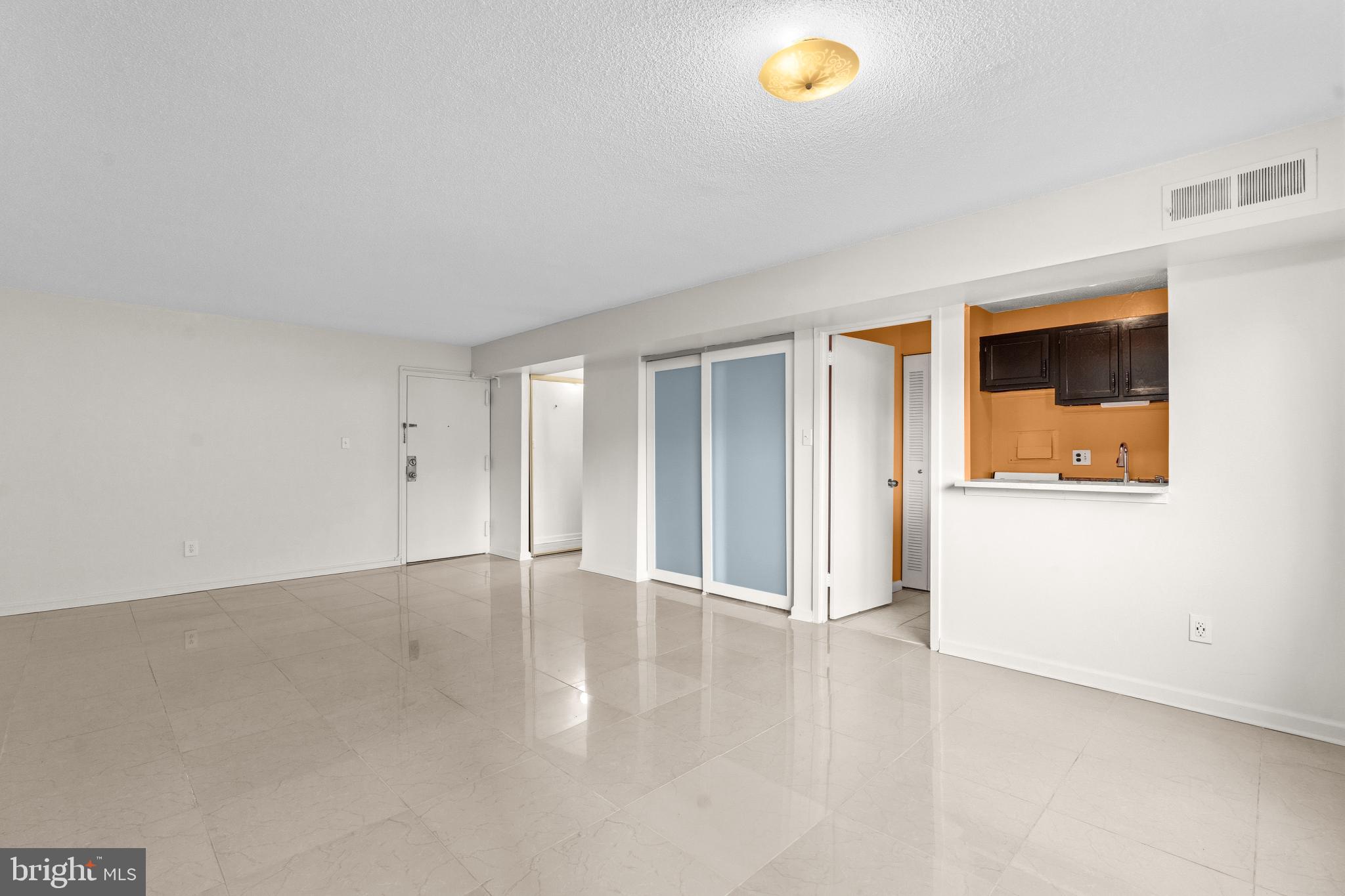 PRESIDENTIAL TOWERS - Residential