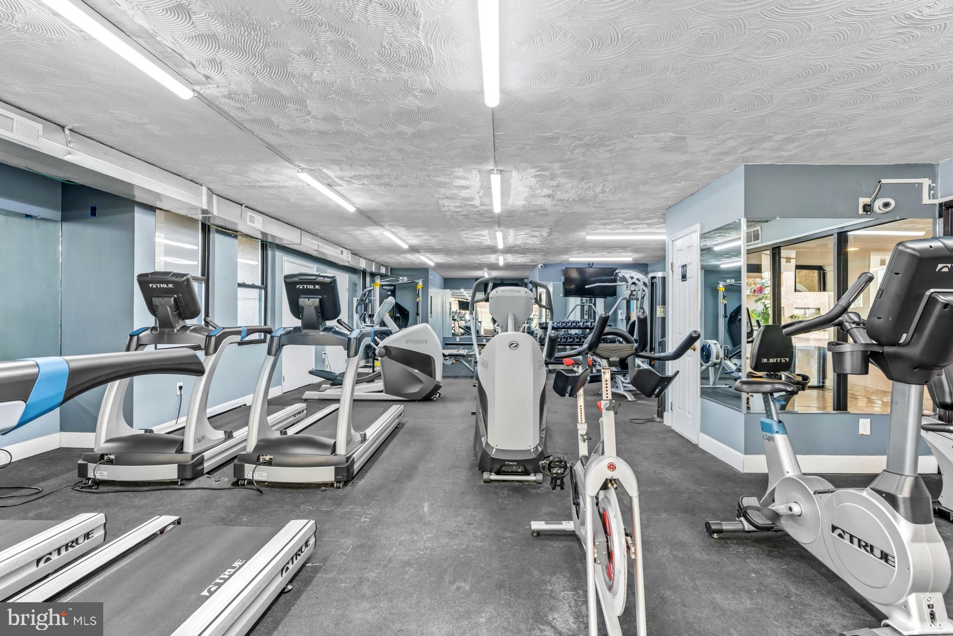 PRESIDENTIAL TOWERS - Residential