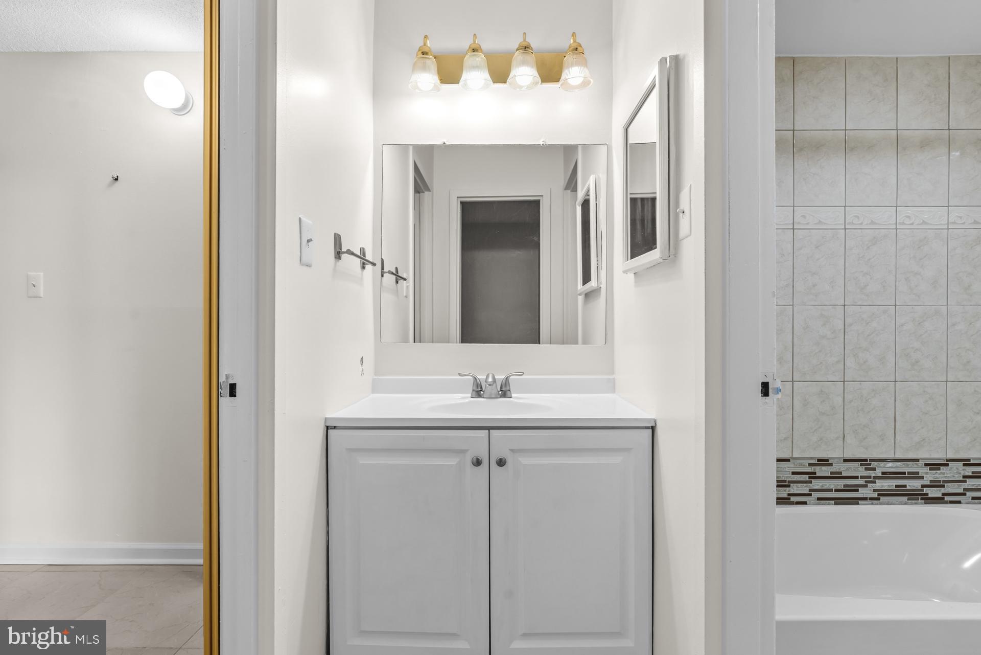 PRESIDENTIAL TOWERS - Residential