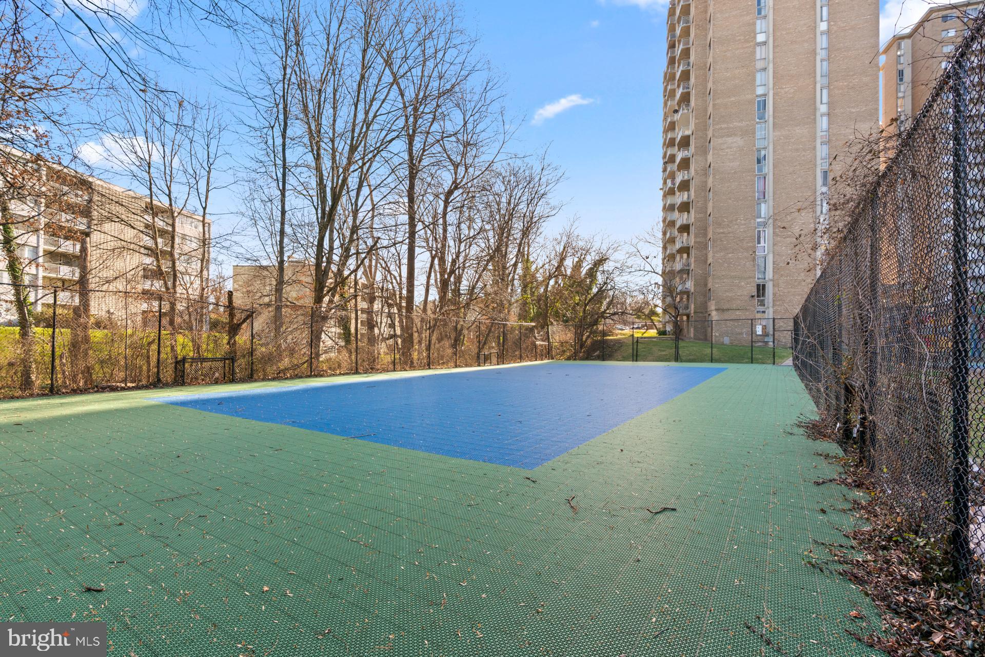 PRESIDENTIAL TOWERS - Residential