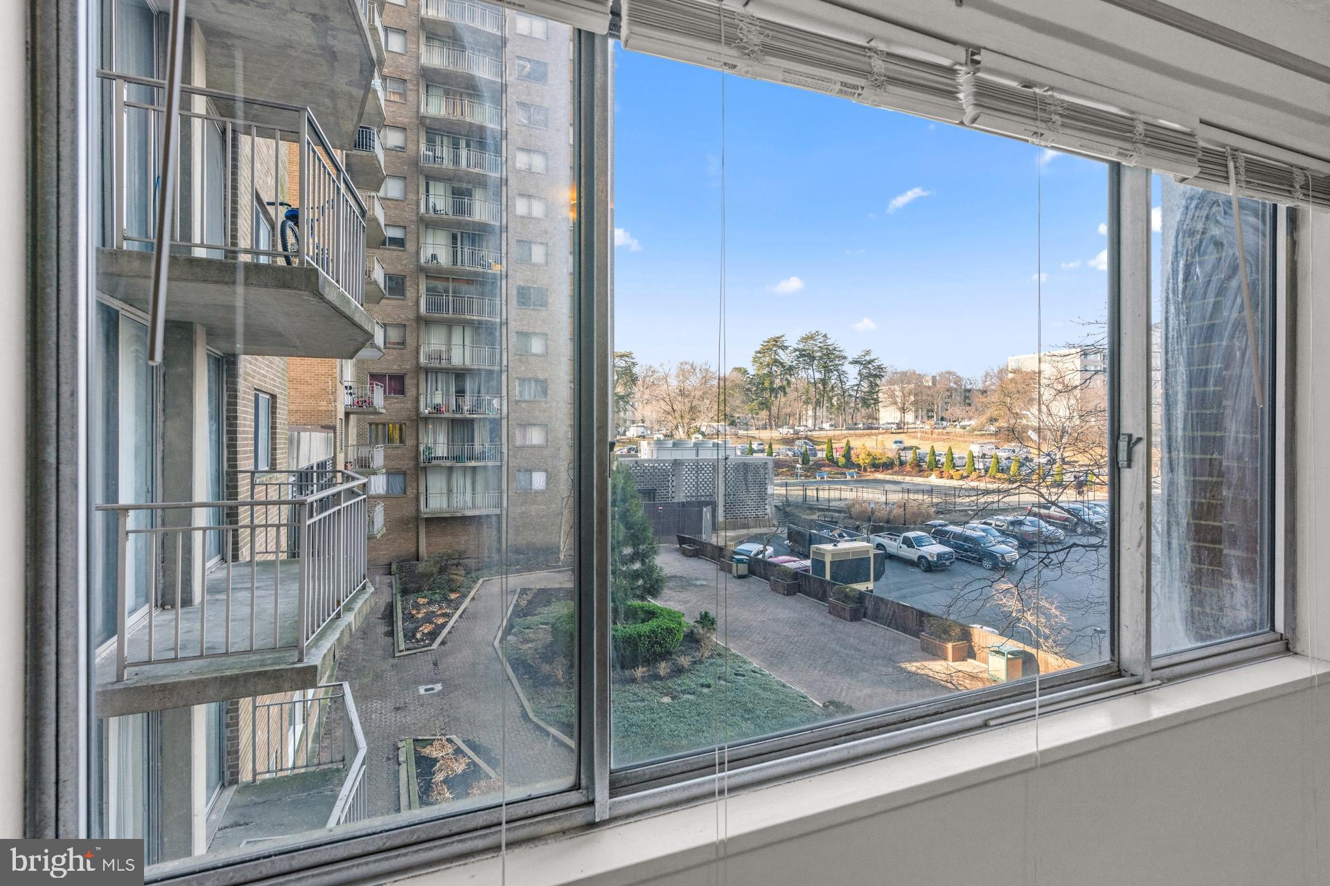 PRESIDENTIAL TOWERS - Residential