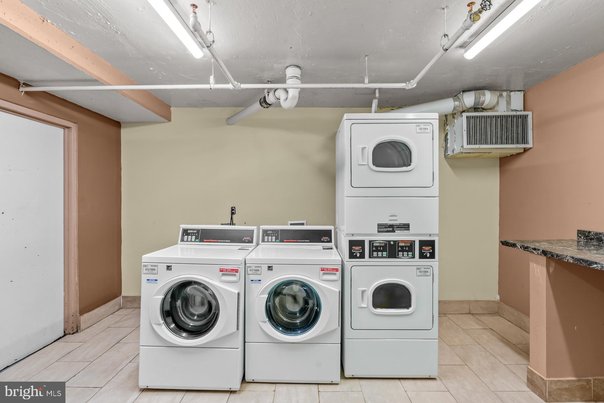 PRESIDENTIAL TOWERS - Residential