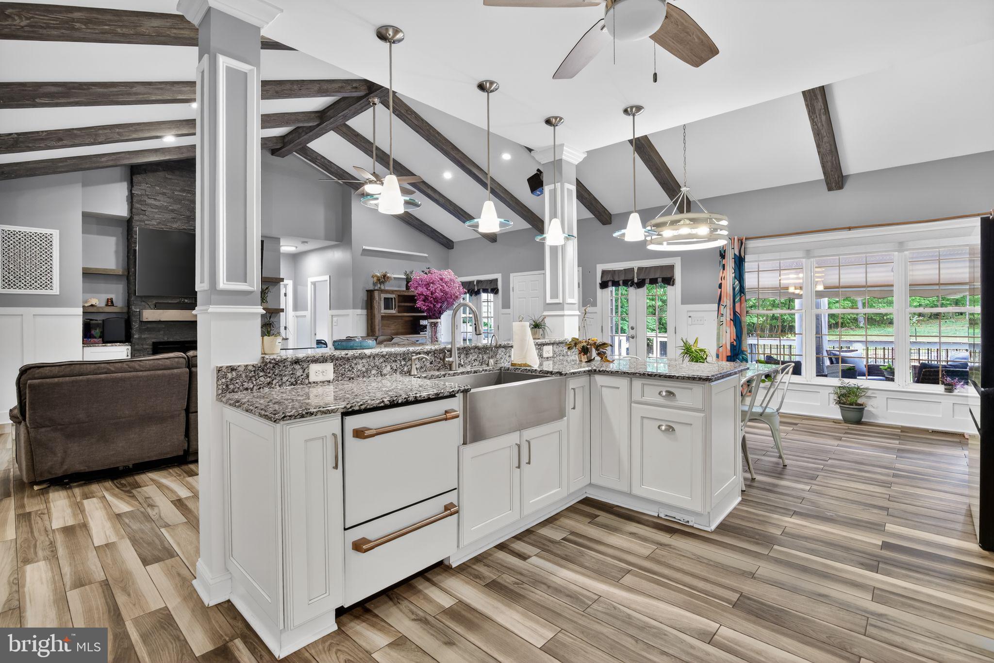 325 GENTLE BREEZE CIRCLE