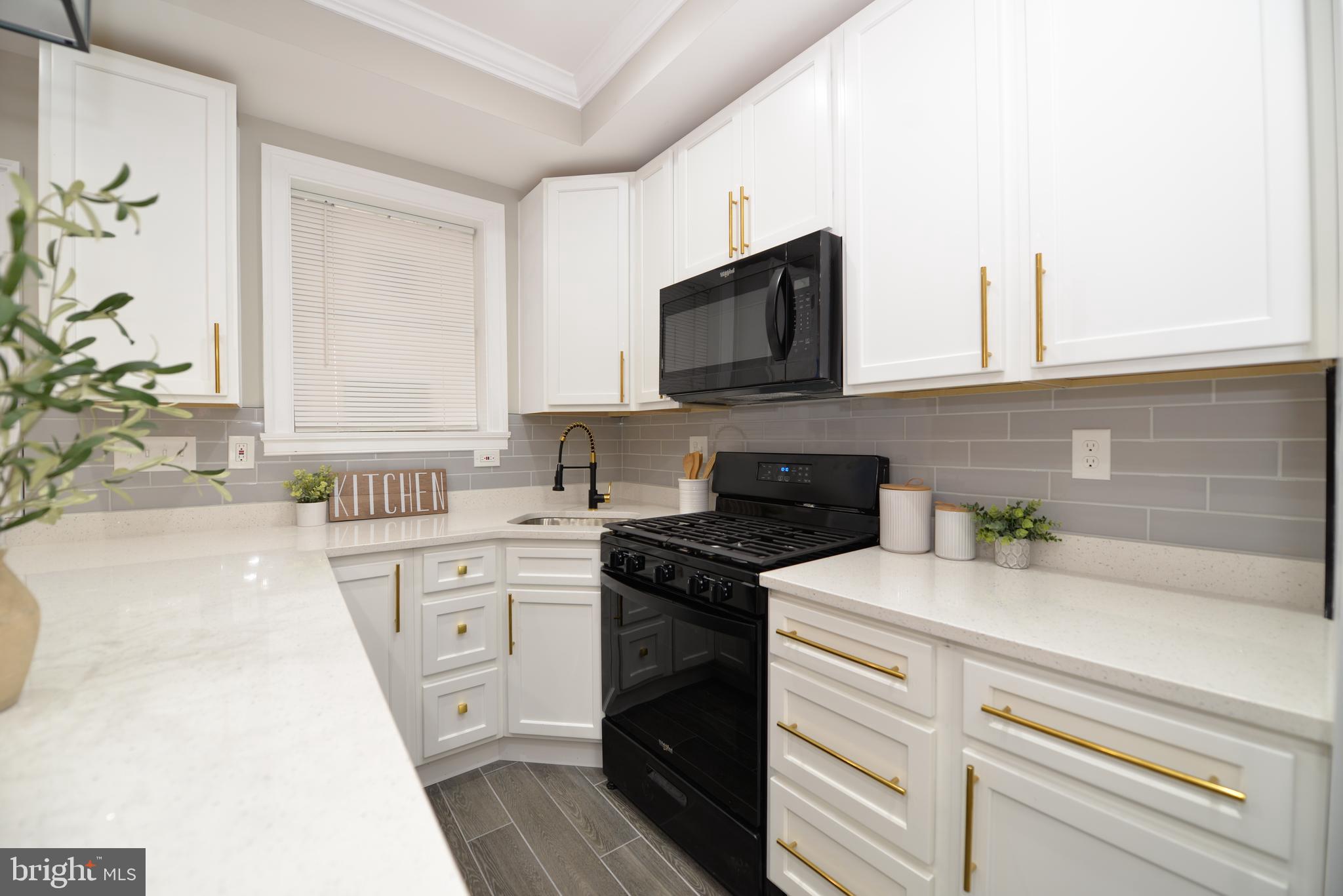 ELWOOD PARK - Residential