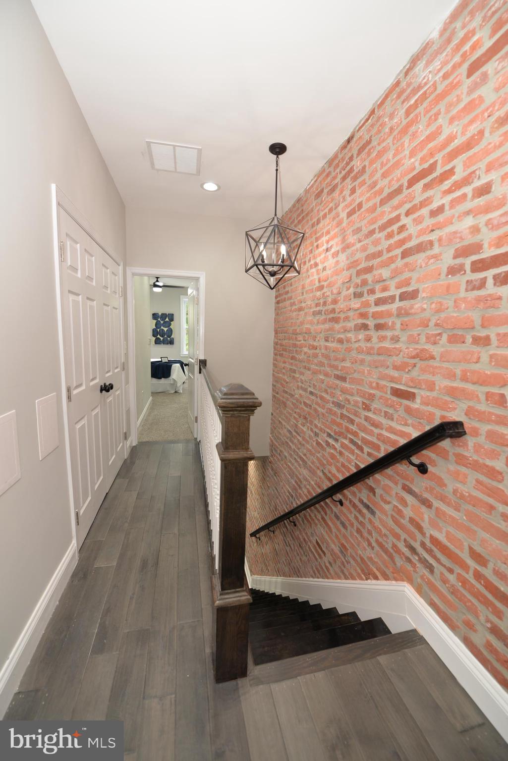 ELWOOD PARK - Residential