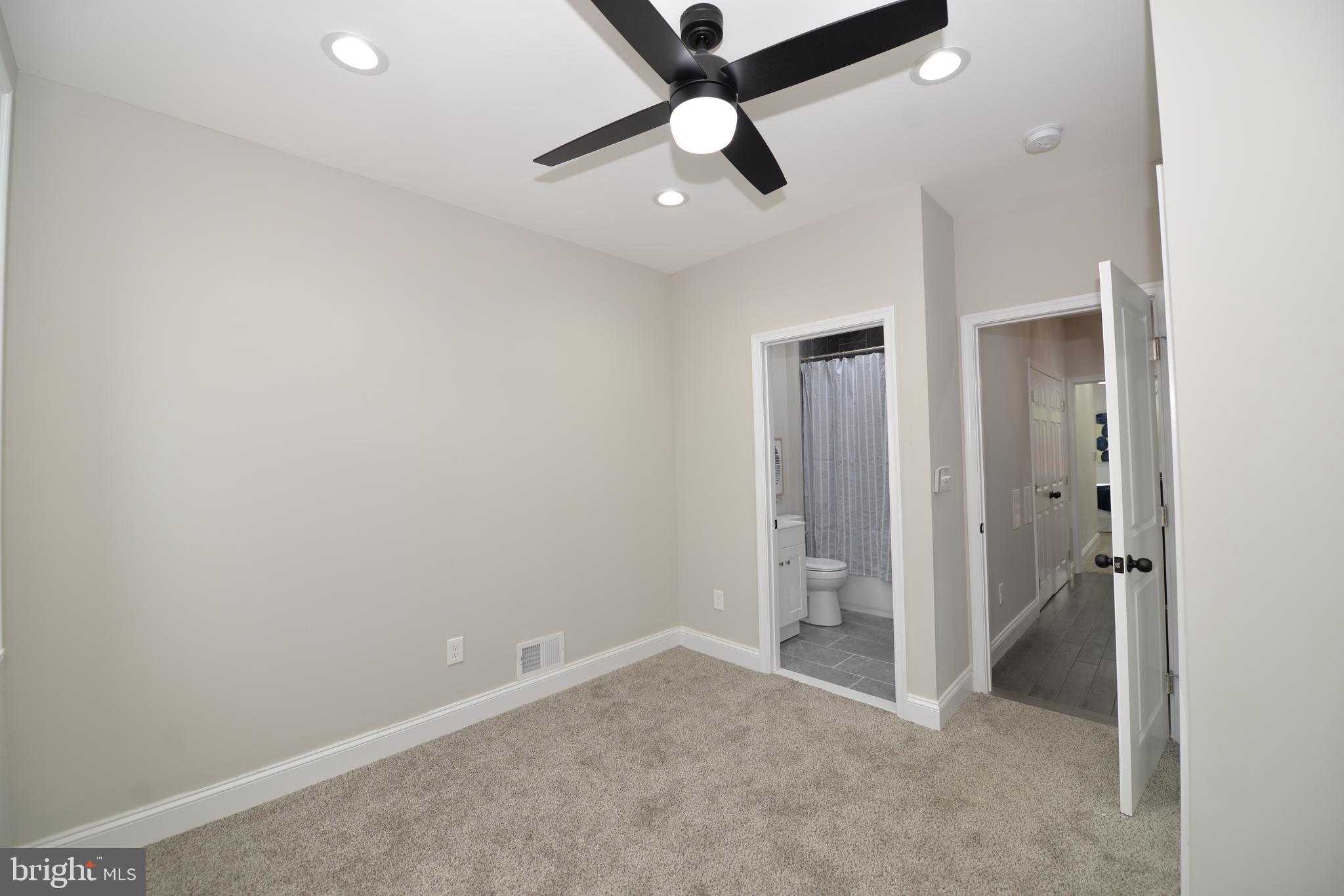 ELWOOD PARK - Residential