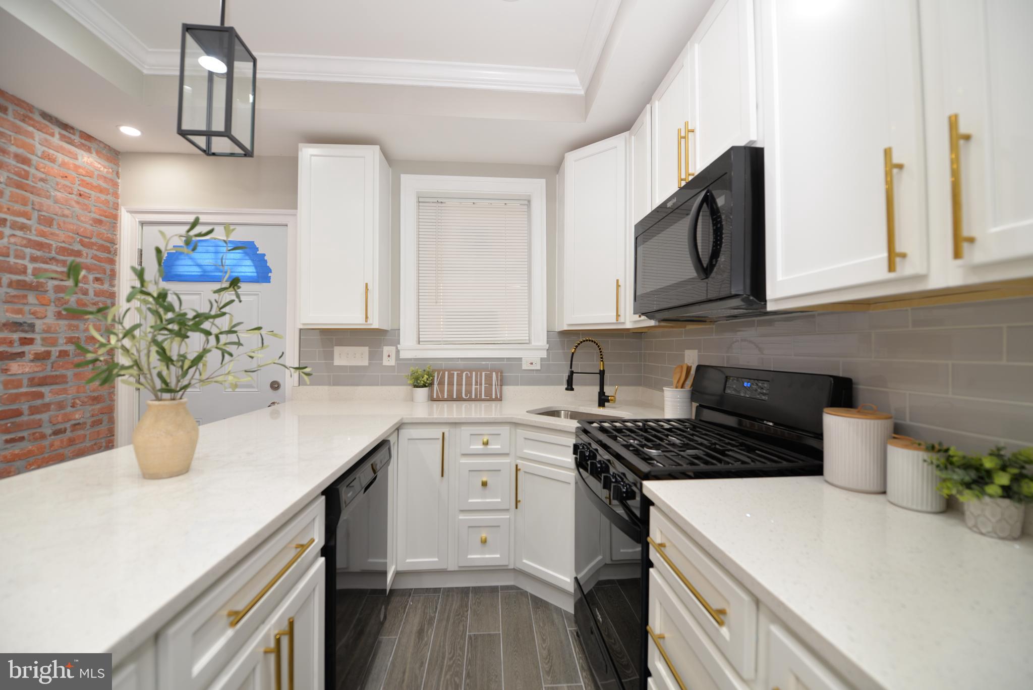 ELWOOD PARK - Residential