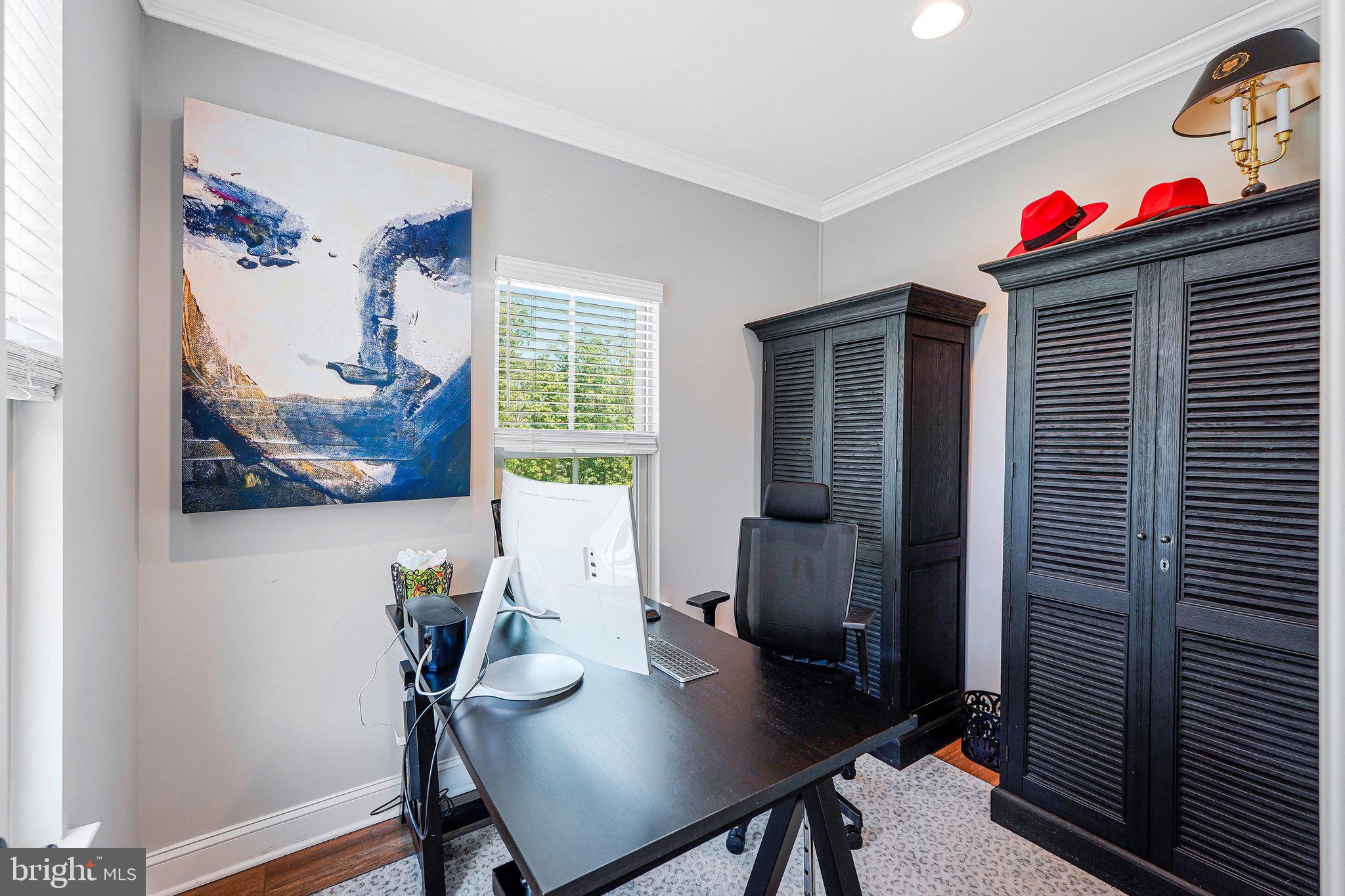 LOUDOUN CROSSING CONDOMINIUM - Residential
