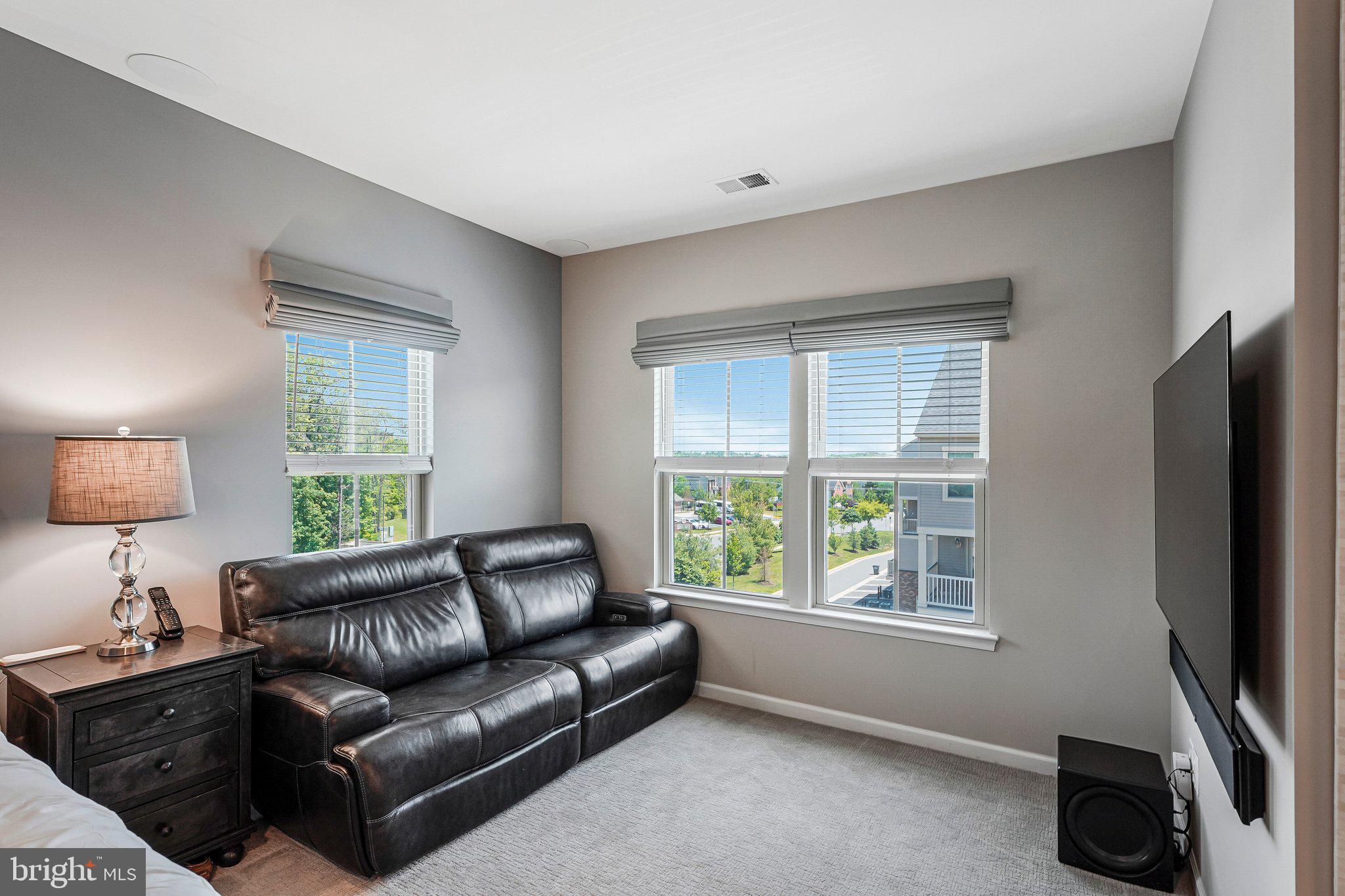 LOUDOUN CROSSING CONDOMINIUM - Residential