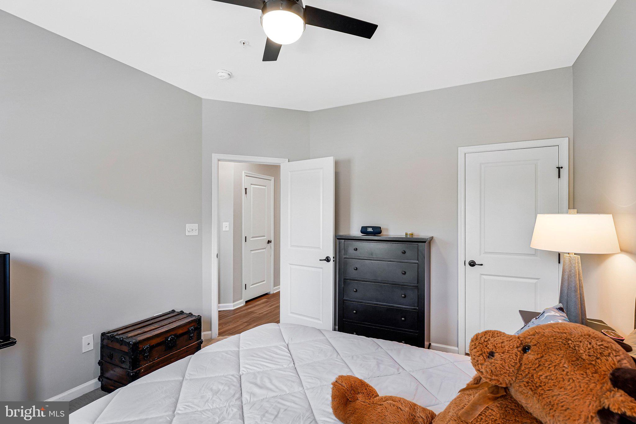 LOUDOUN CROSSING CONDOMINIUM - Residential