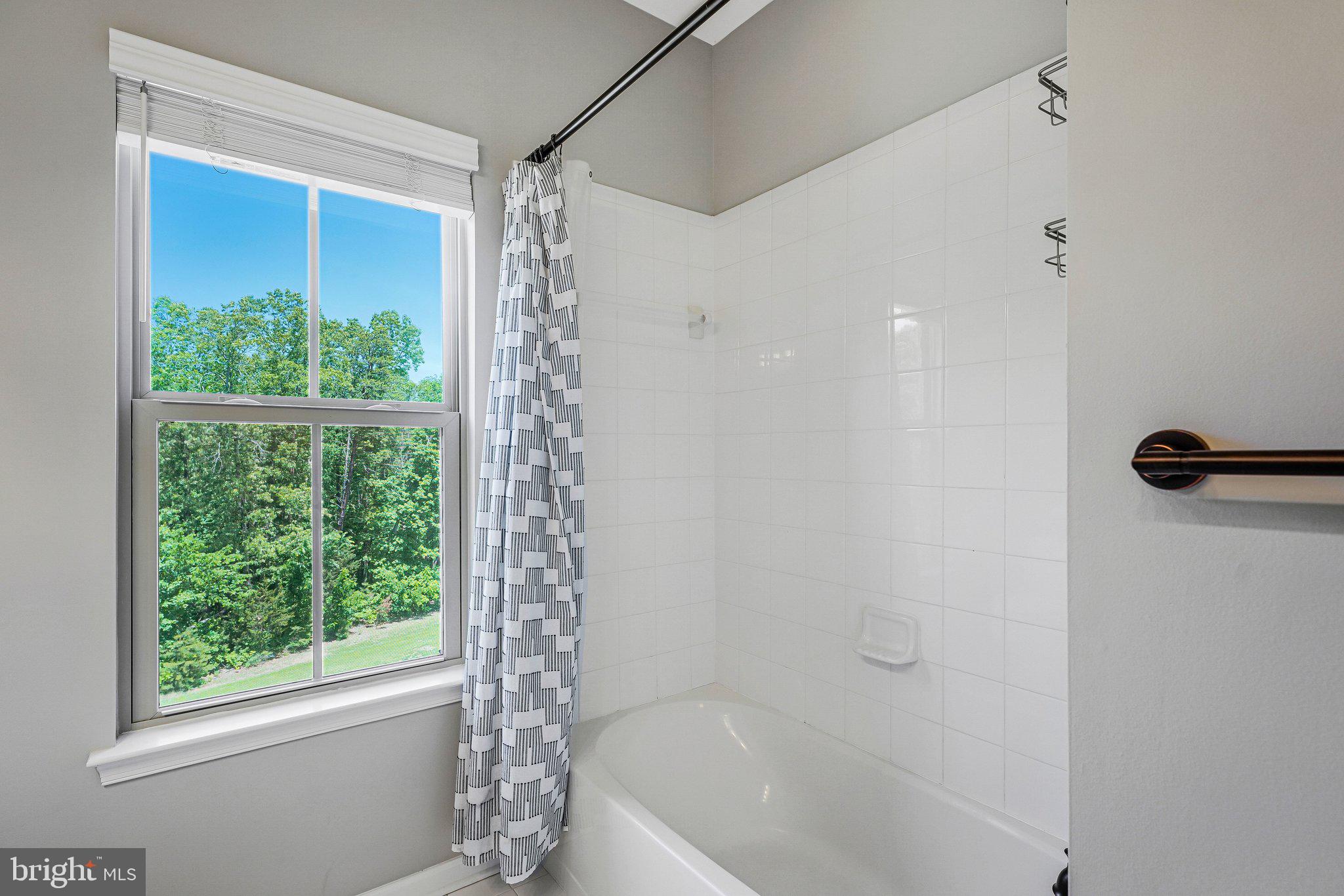 LOUDOUN CROSSING CONDOMINIUM - Residential