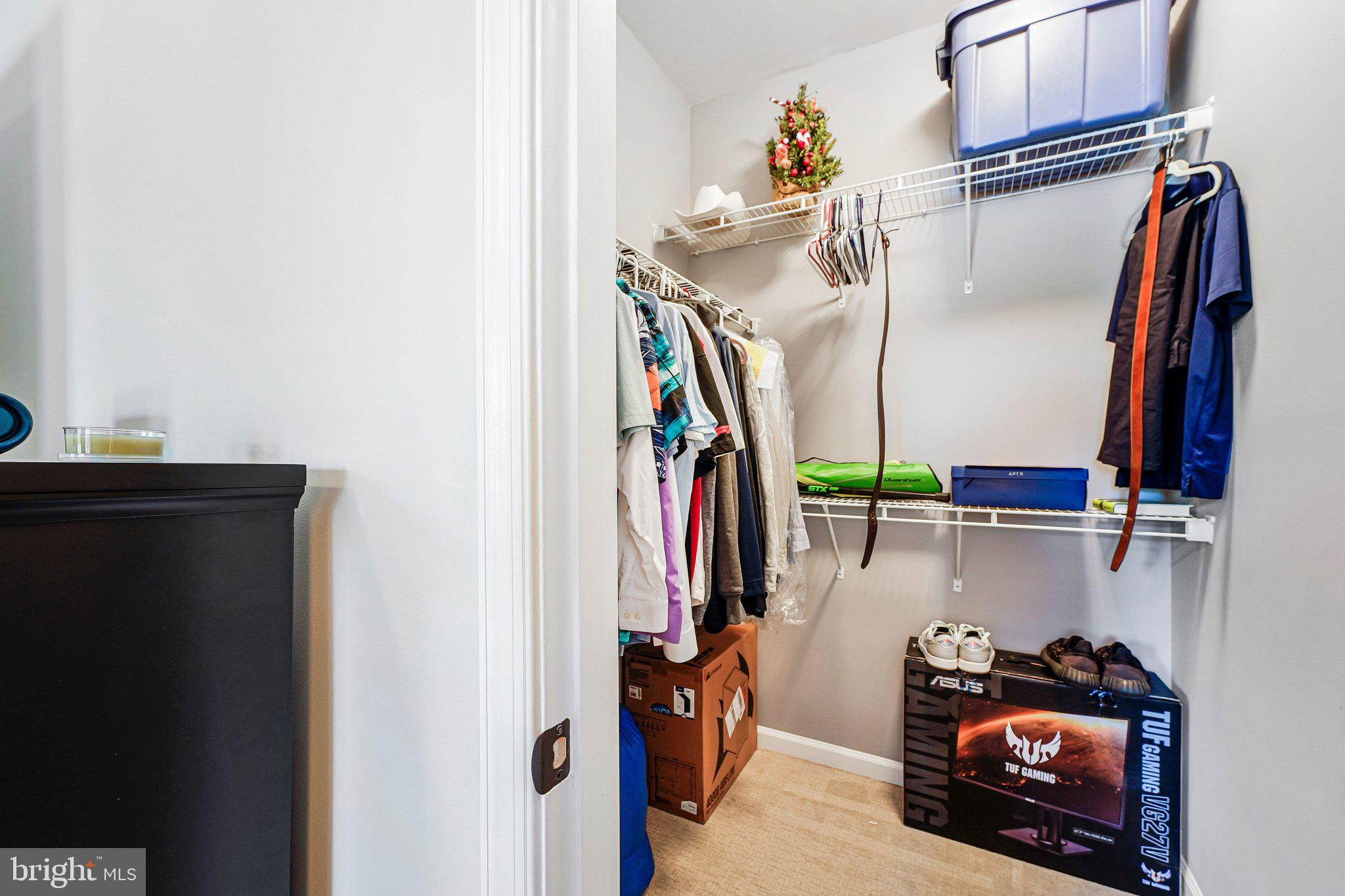 LOUDOUN CROSSING CONDOMINIUM - Residential