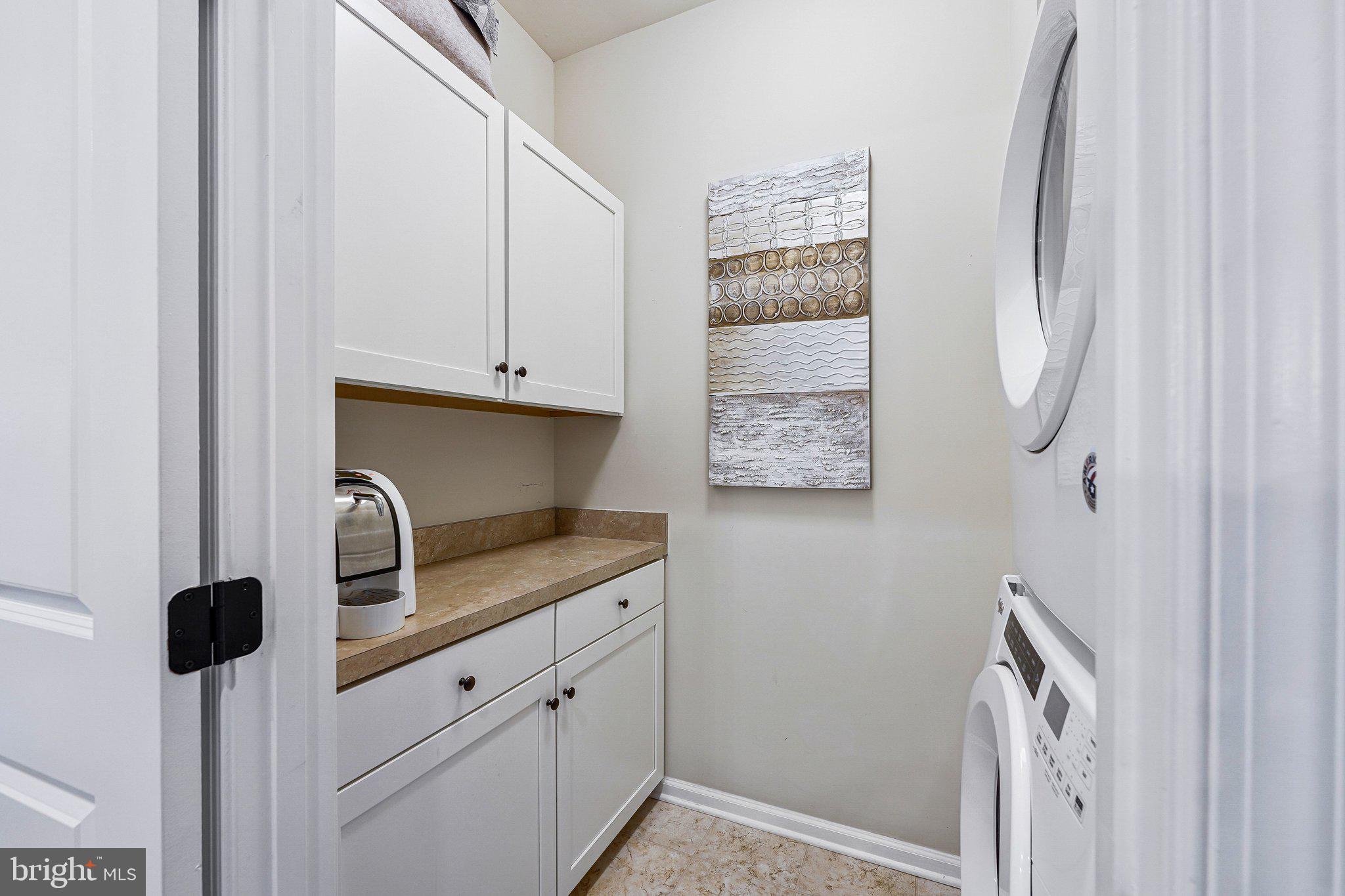 LOUDOUN CROSSING CONDOMINIUM - Residential