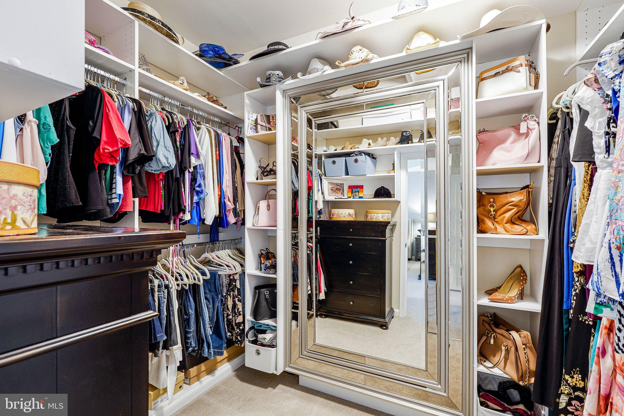 LOUDOUN CROSSING CONDOMINIUM - Residential